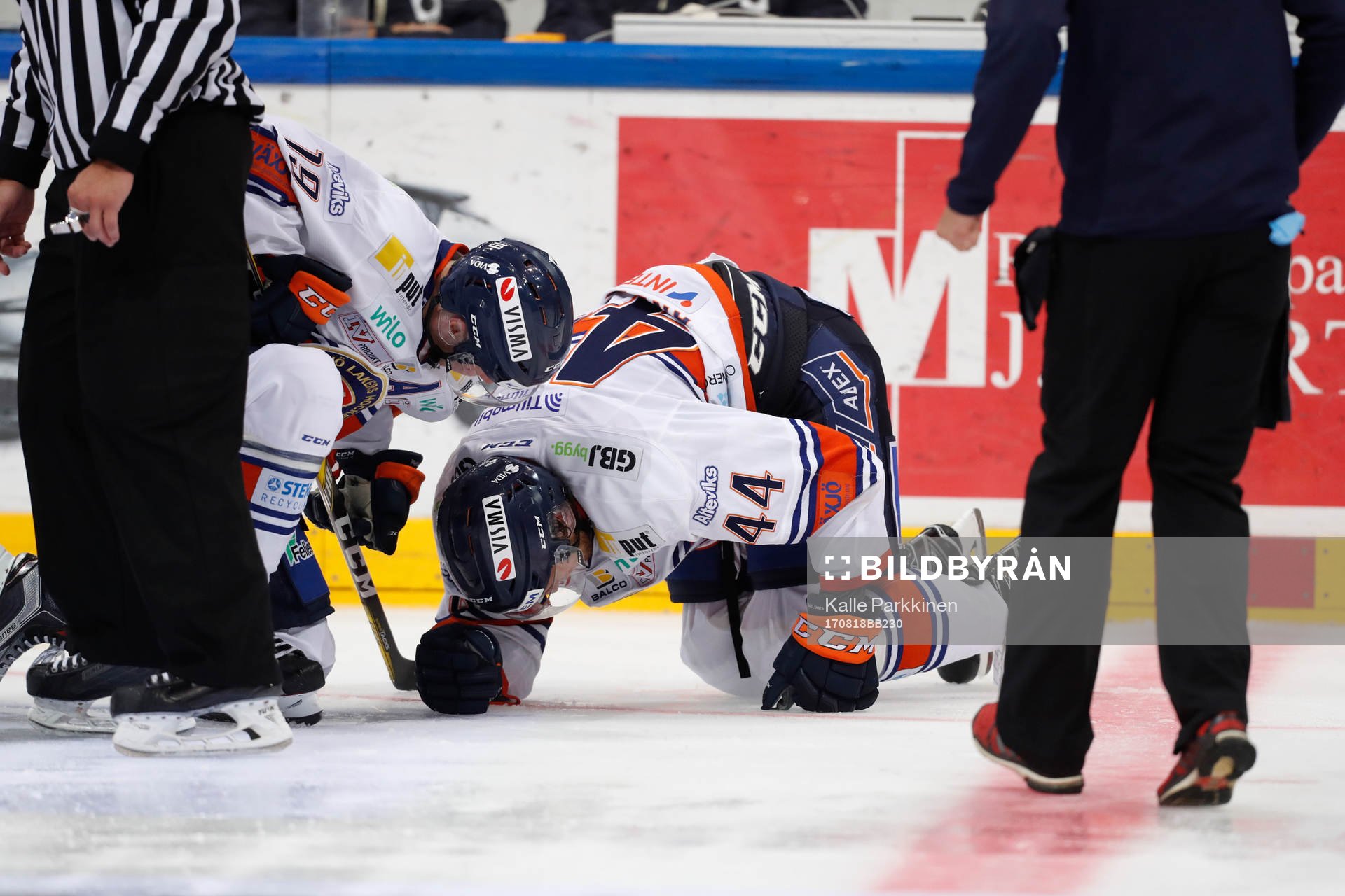 Peter Andersson #44, Växjö Lakers hurt himself