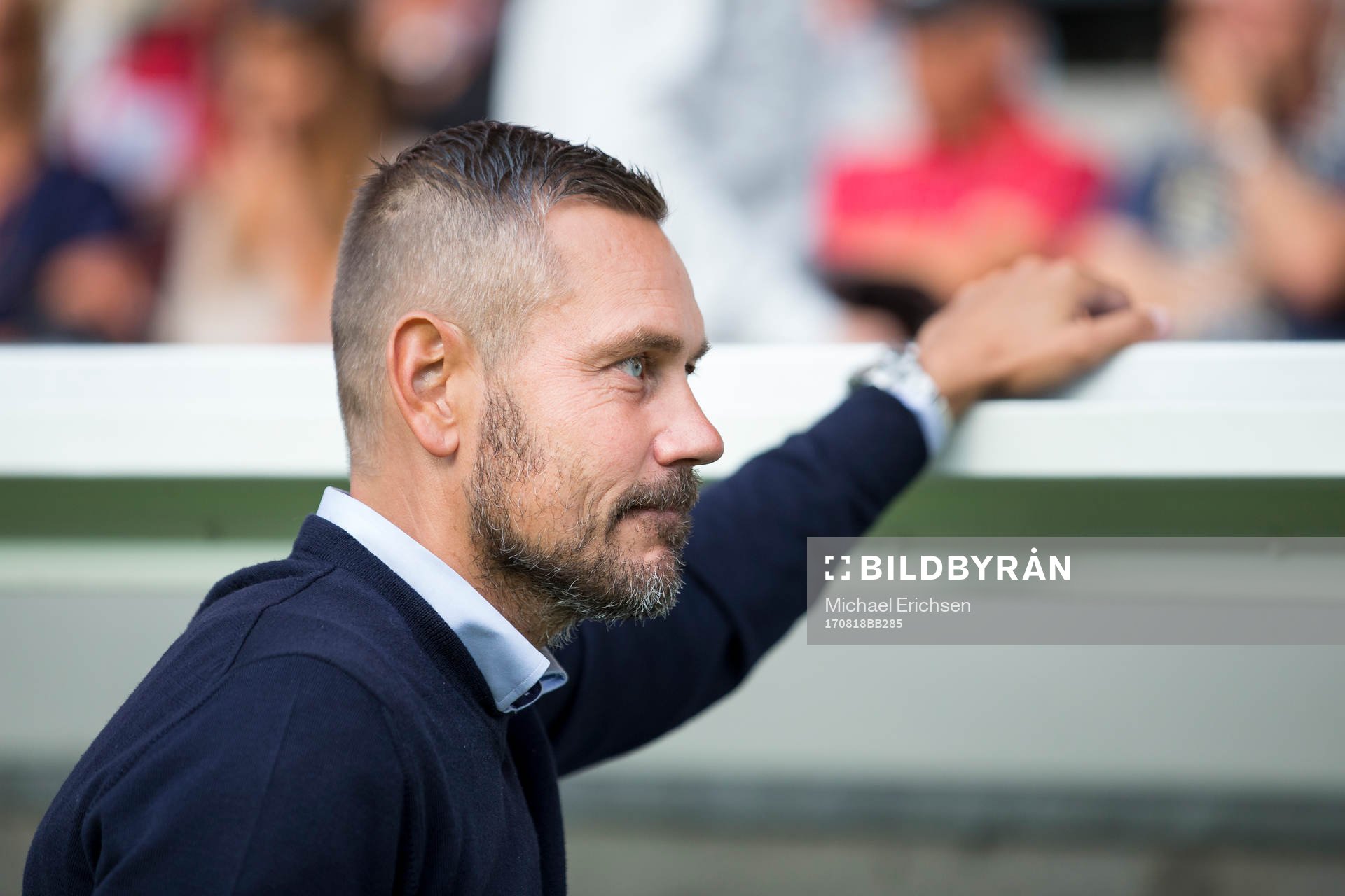 Örgrytes tränare Marcus Lantz innan fotbollsmatchen i