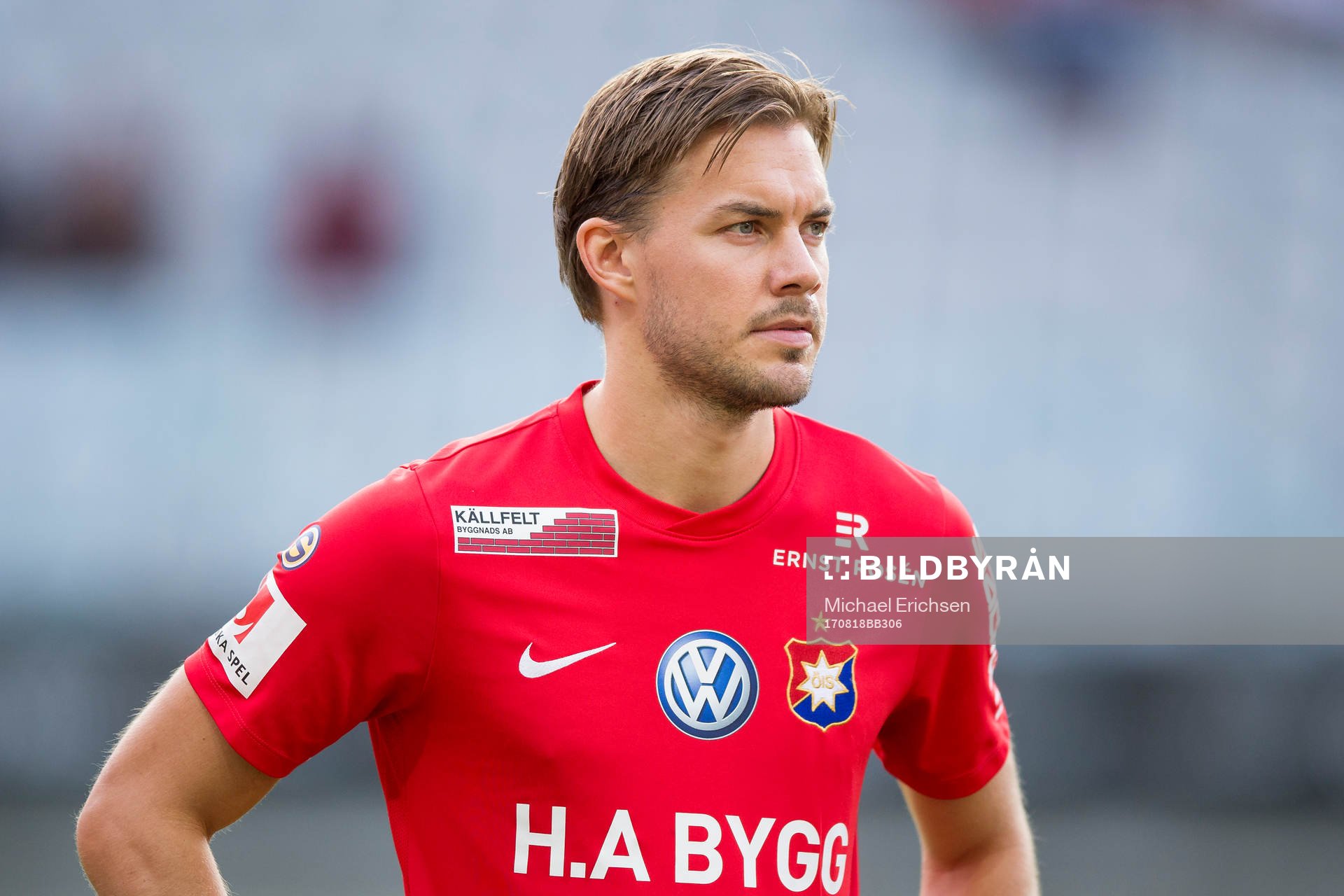 Örgrytes Danny Ervik på line up innan fotbollsmatchen i