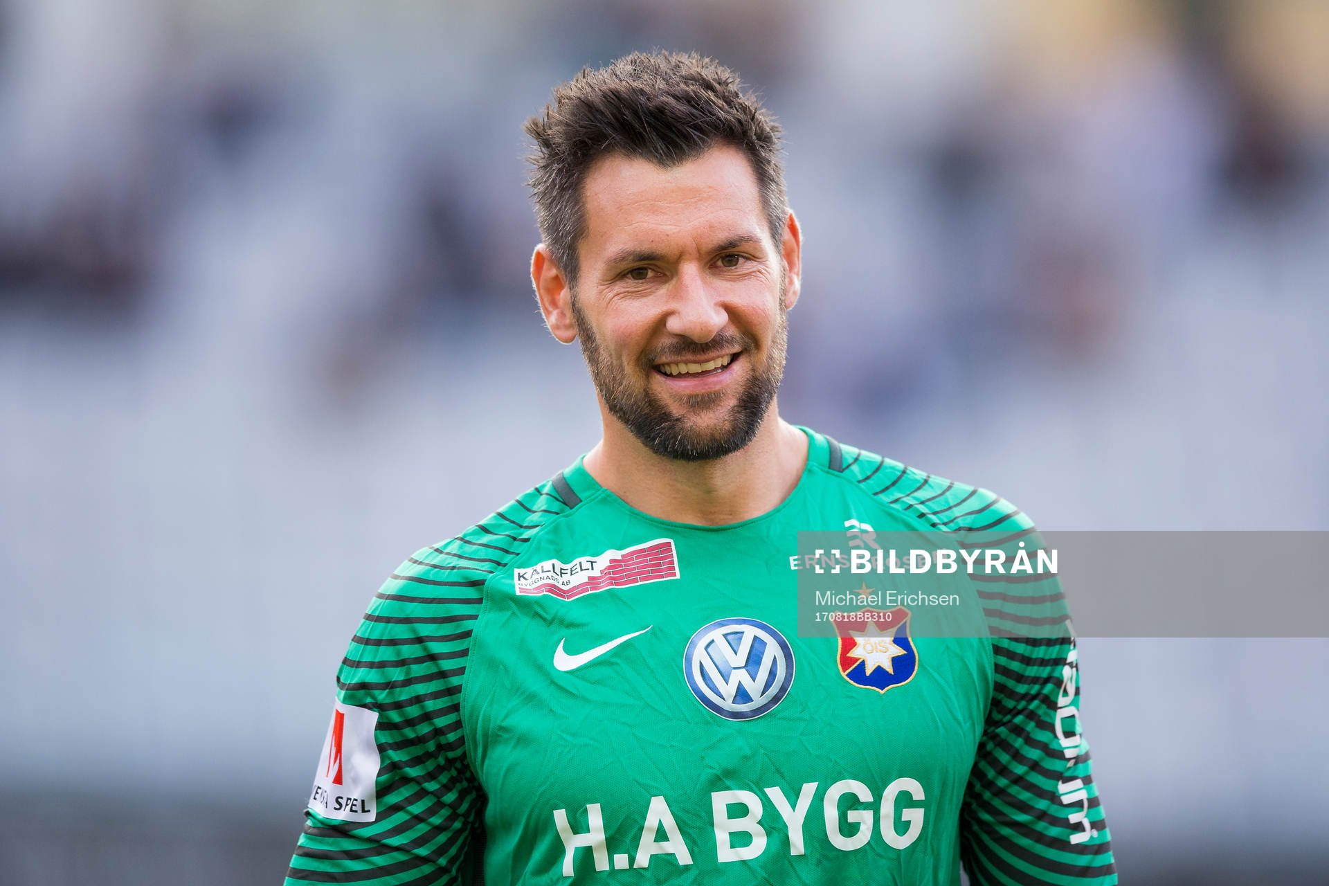 Örgrytes målvakt Stojan Lukic på line up innan