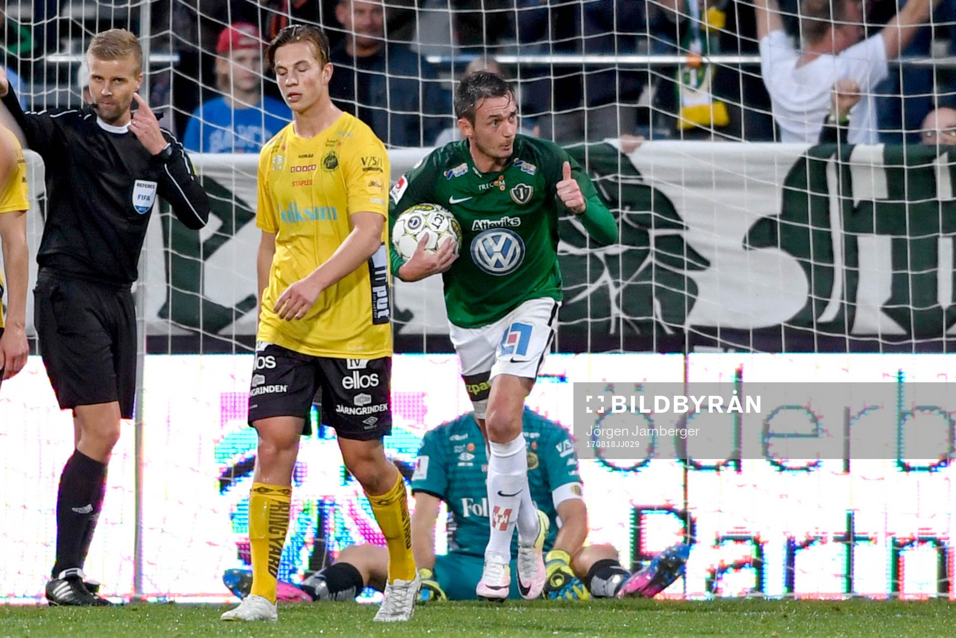Jönköpings Daryl Smylie jublar