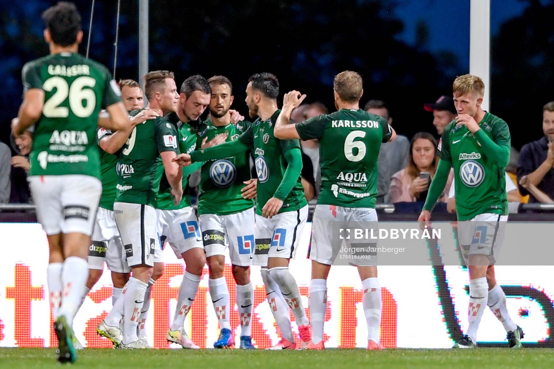 Jönköpings Robert Gojani kvitterar till 2-2 på straff under fotbollsmatchen i Allsvenskan mellan Jönköping och Elfsborg den 18 augusti 2017 i Jönköping.