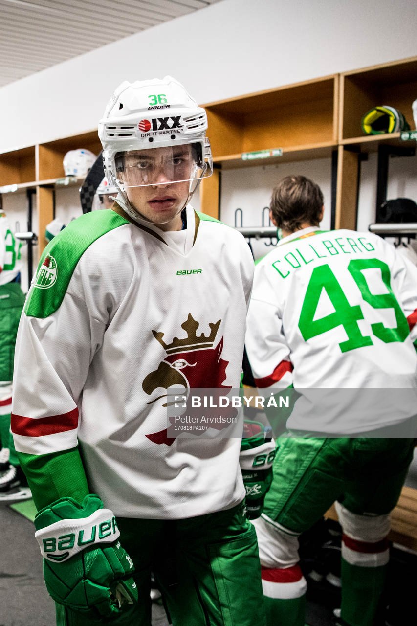 Rögles Filip Karlsson lämnar omklädningsrummet