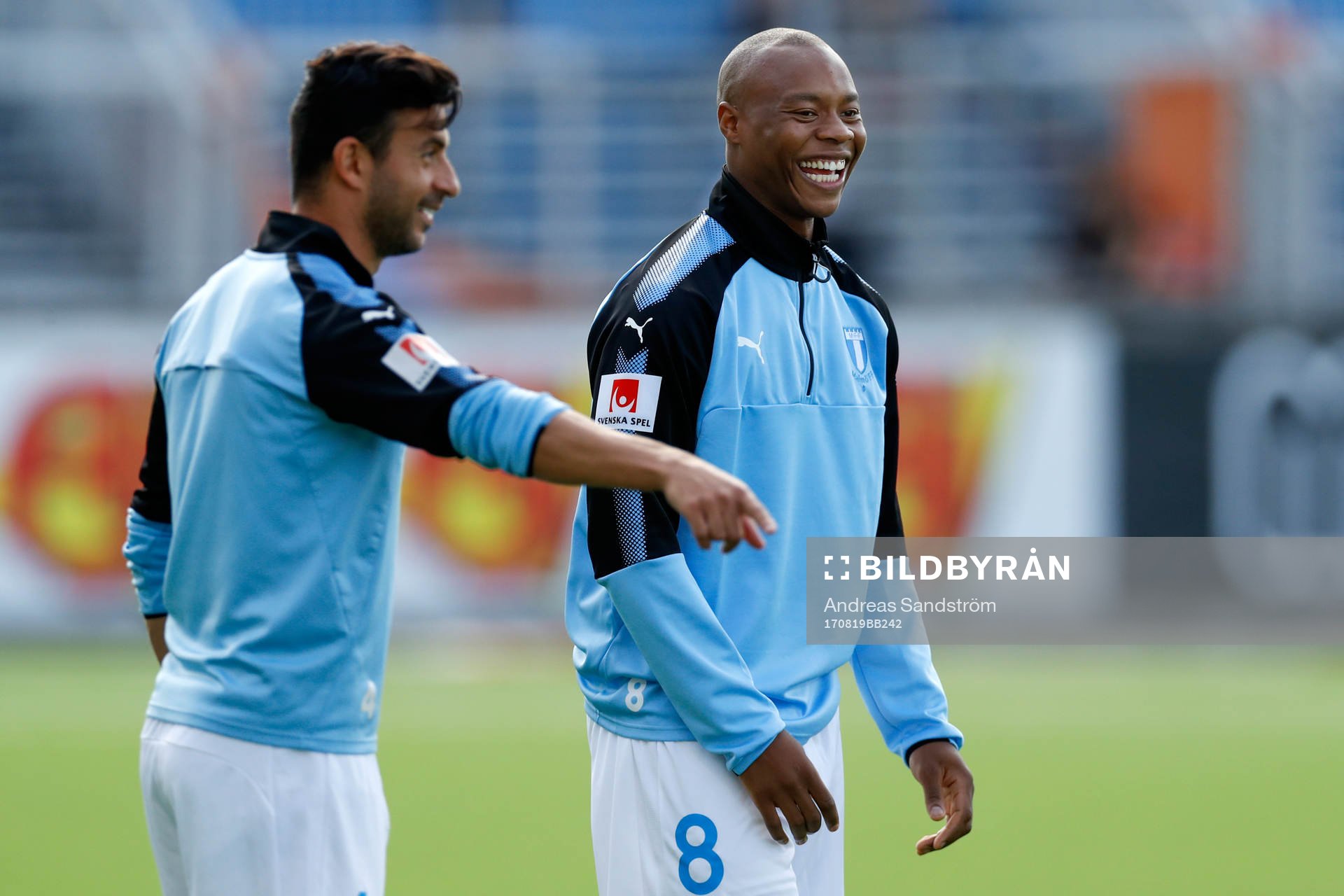 Malmö FFs Behrang Safari och Carlos Strandberg diskuterar