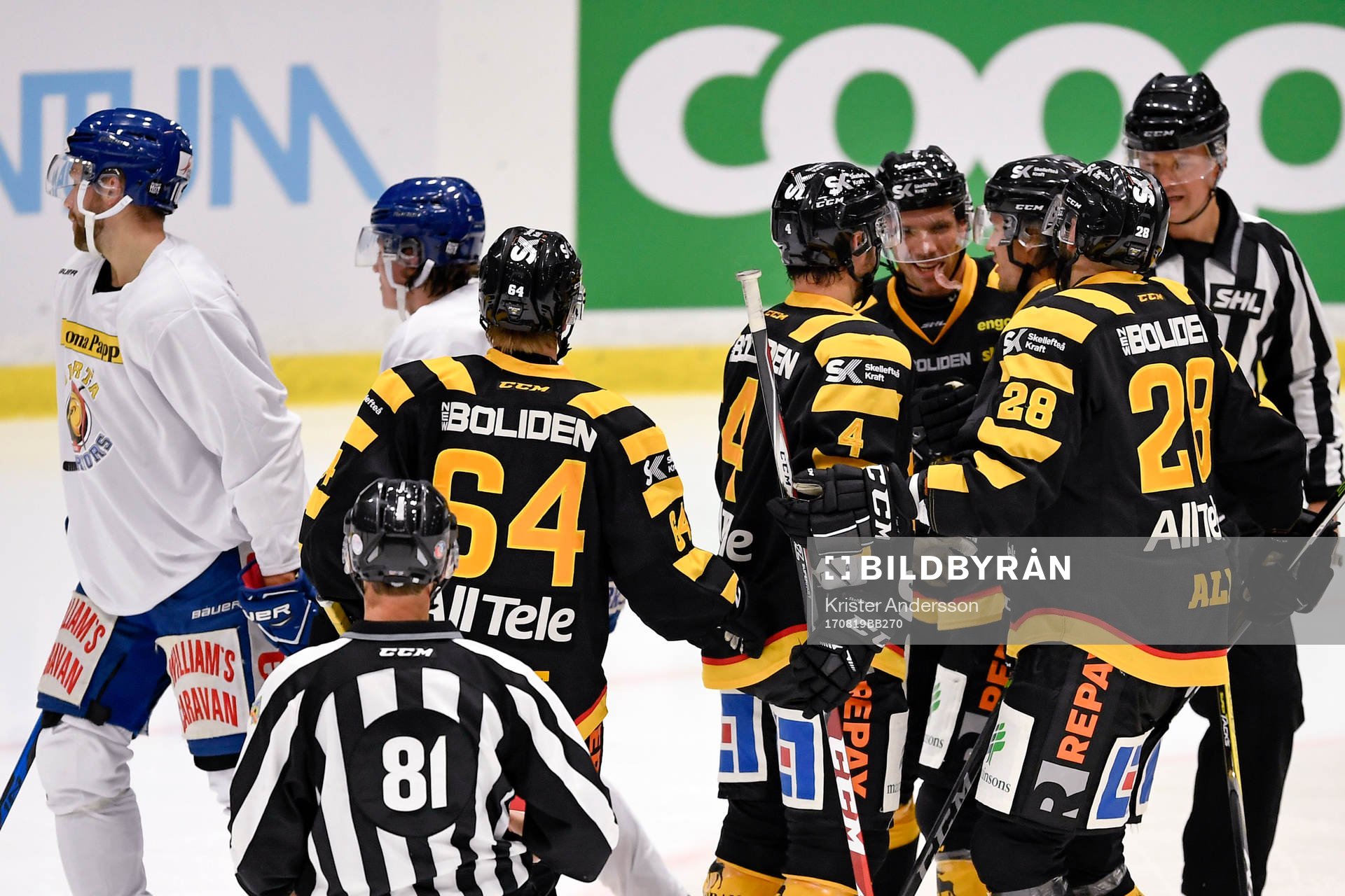 Skellefteås Bud Holloway och Johan Alm jublar med