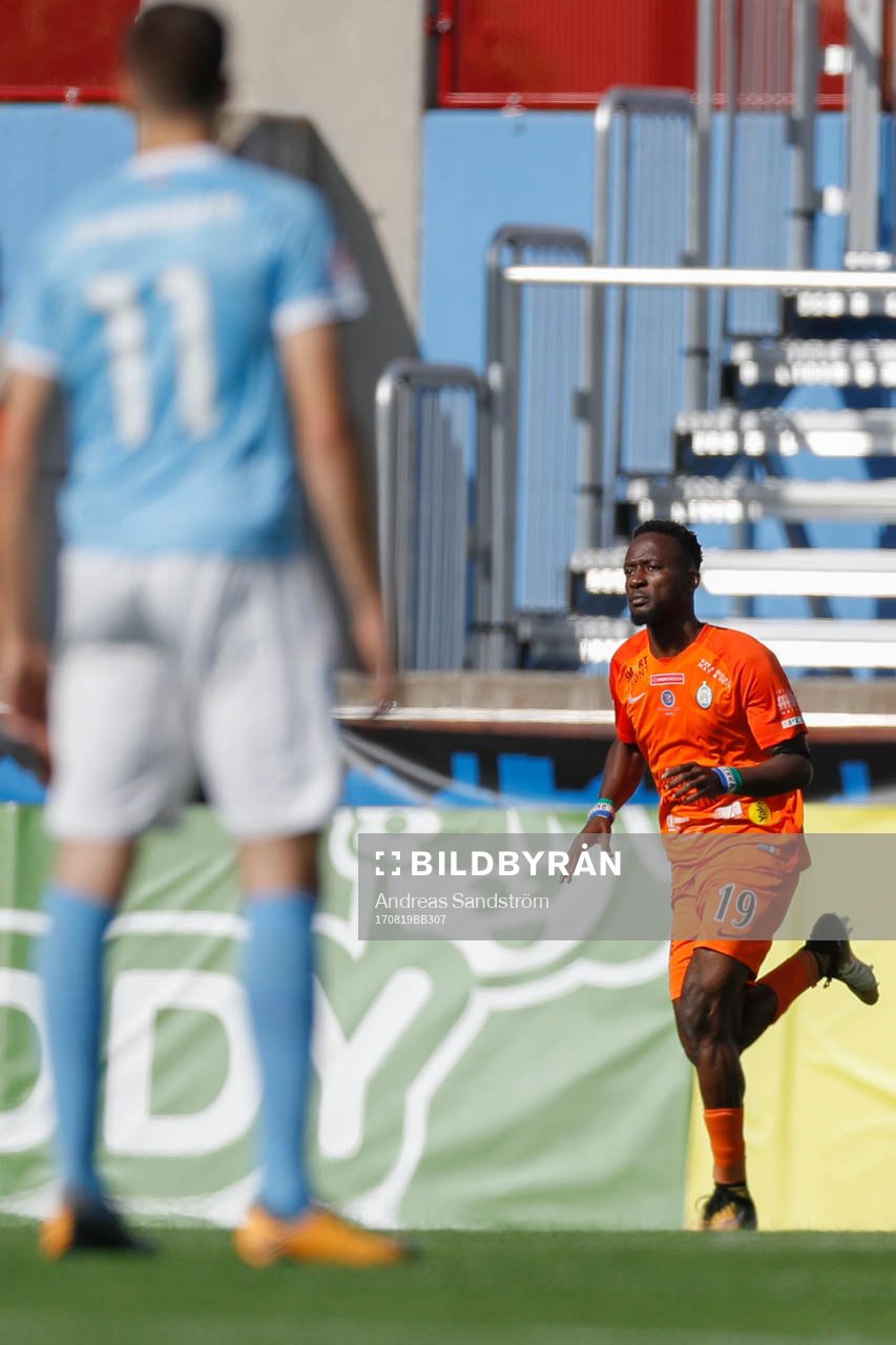 AFC Eskilstunas Mohamed Buya Turay jublar efter att han gjort 1-0-målet under fotbollsmatchen i Allsvenskan mellan AFC Eskilstuna och Malmö den 19 Augusti 2017 i Eskilstuna.