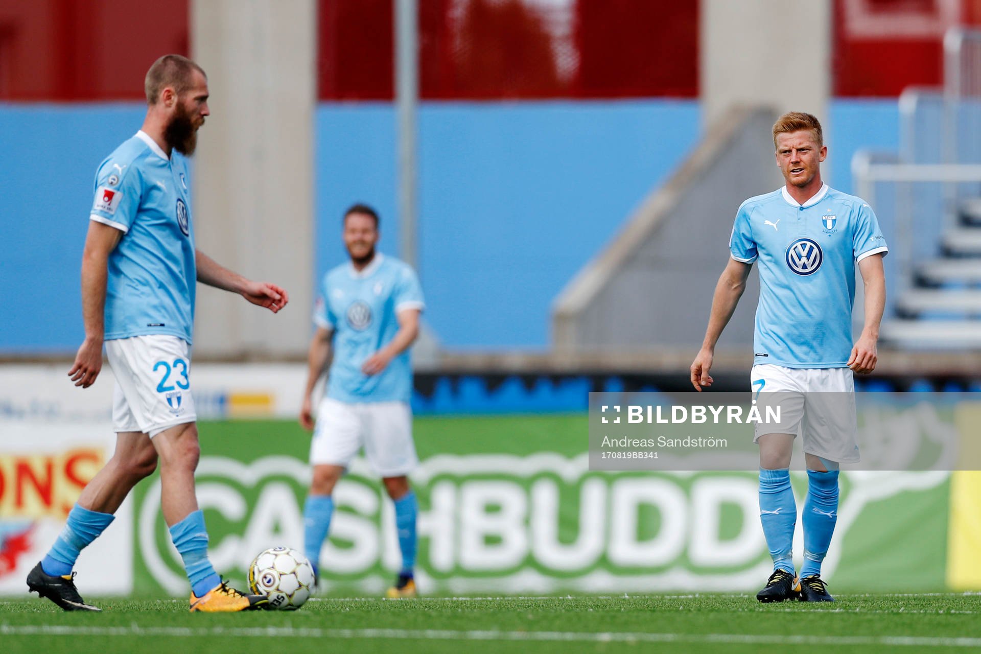 Malmö FFs Jo Inge Berget och målvakt Johan Dahlin deppar
