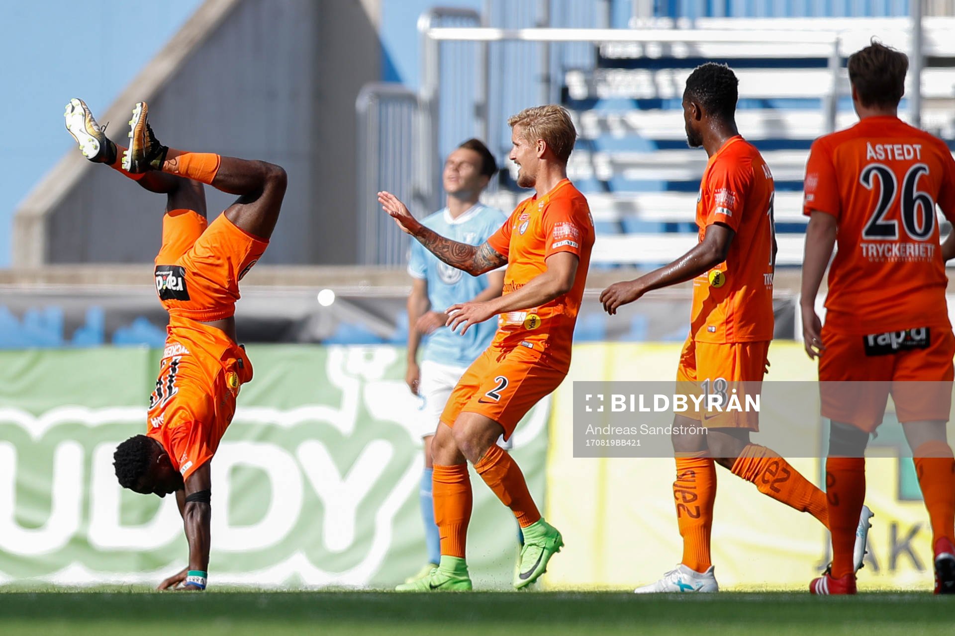 AFC Eskilstunas Mohamed Buya Turay jublar med Daniel