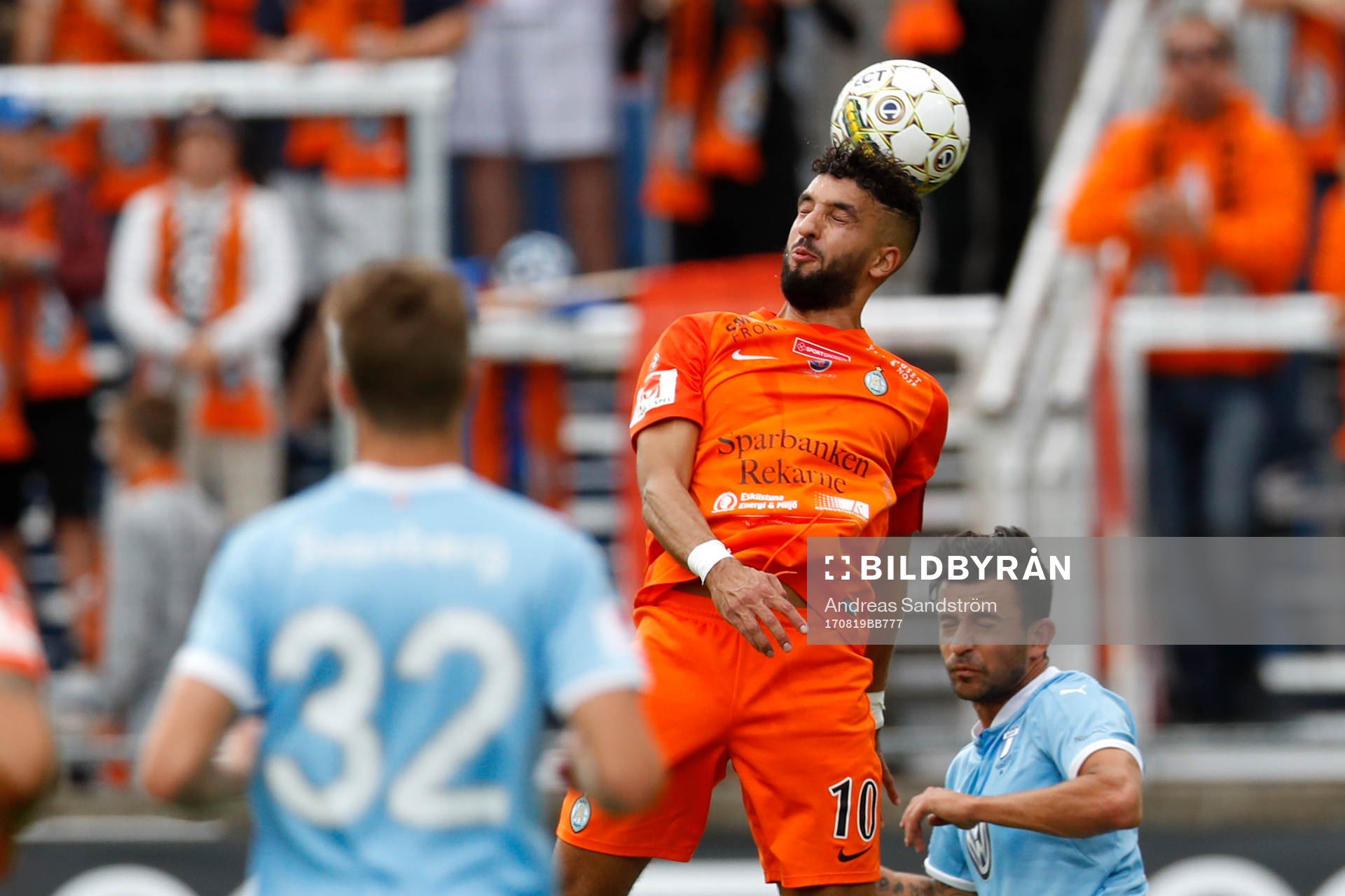 AFC Eskilstunas Omar Eddahri med Malmö FFs Behrang Safari