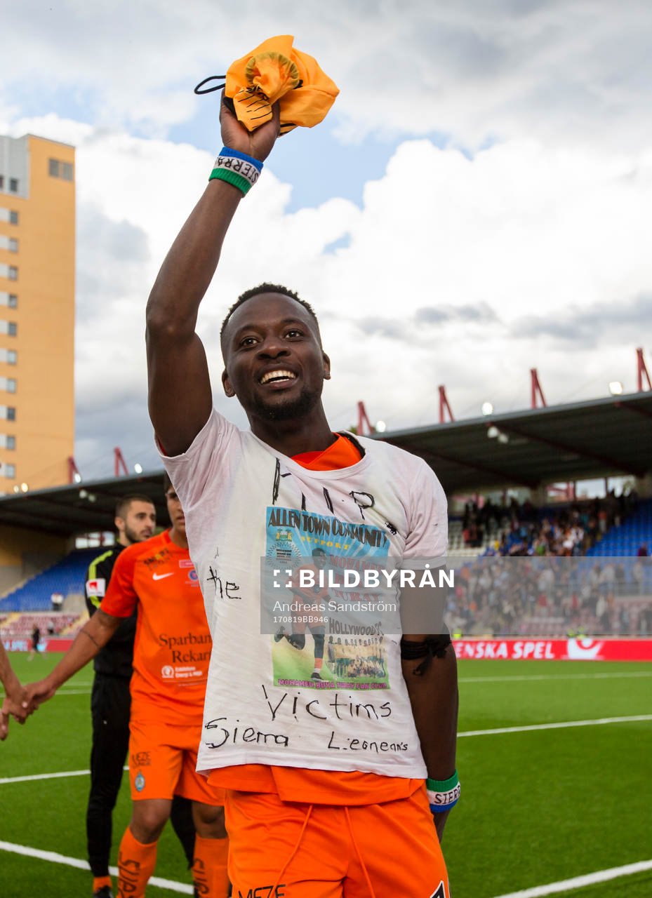 Tvåmålsskytten, AFC Eskilstunas Mohamed Buya Turay jublar