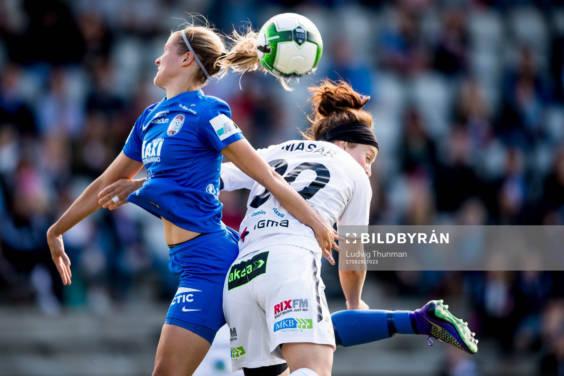 Eskilstunas Sarah Bergman och Rosengårds Ella Masar McLeod under fotbollsmatchen i Damallsvenskan mellan Rosengård och Eskilstuna den 19 augusti 2017 i Malmö.