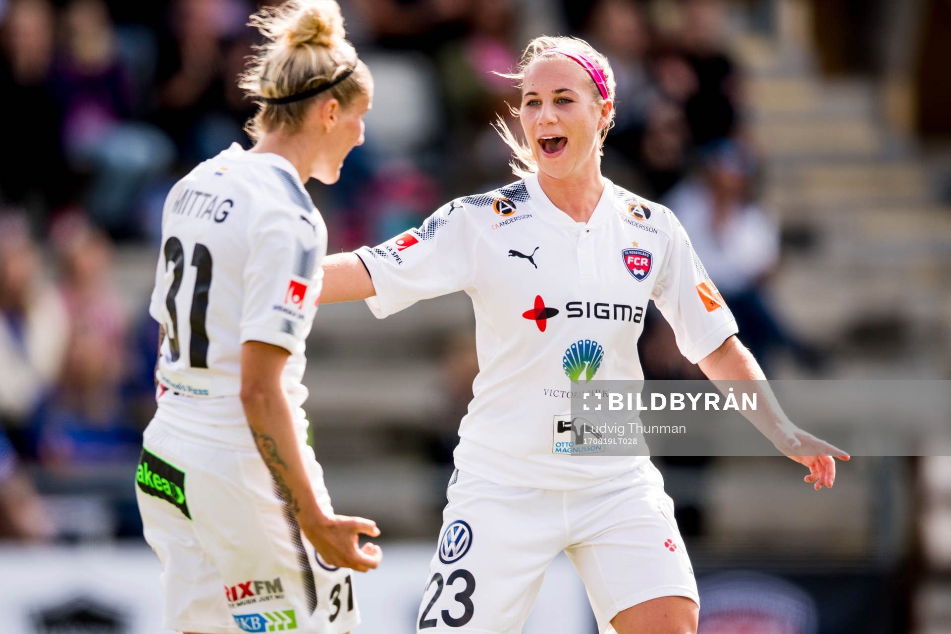 Rosengårds Anja Mittag kramas om av Jenna Hellstrom