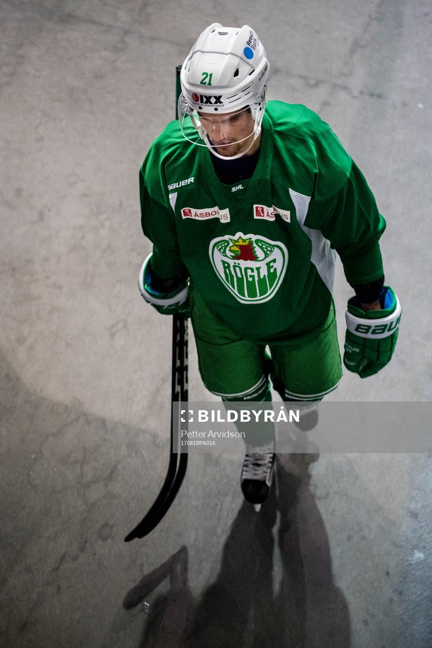 Rögles Kevin Gagné lämnar isen