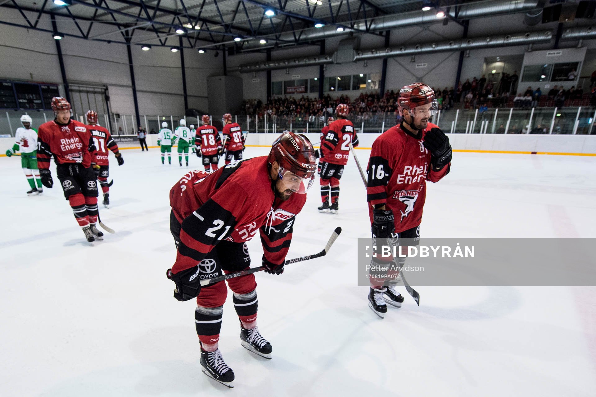 Kölns Nico Krämmer och Dylan Wruck deppar