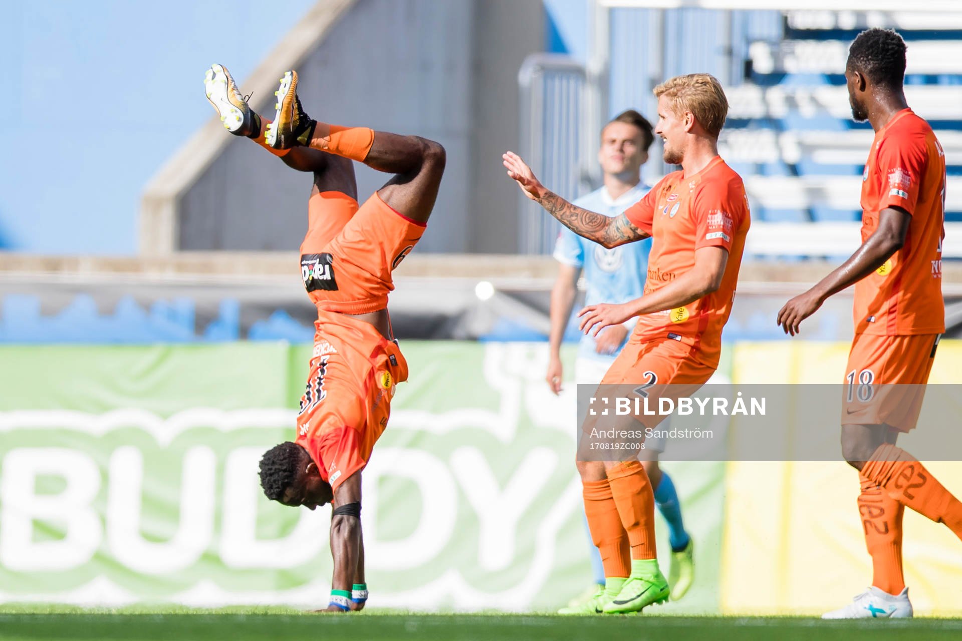 AFC Eskilstunas Mohamed Buya Turay ställer sig på