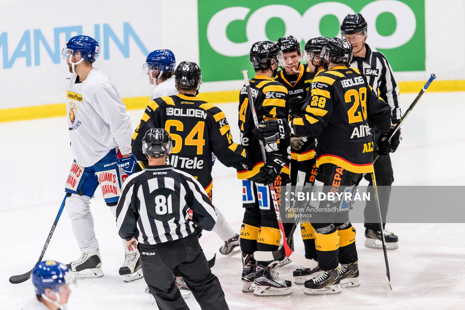 Skellefteås Bud Holloway och Johan Alm jublar med