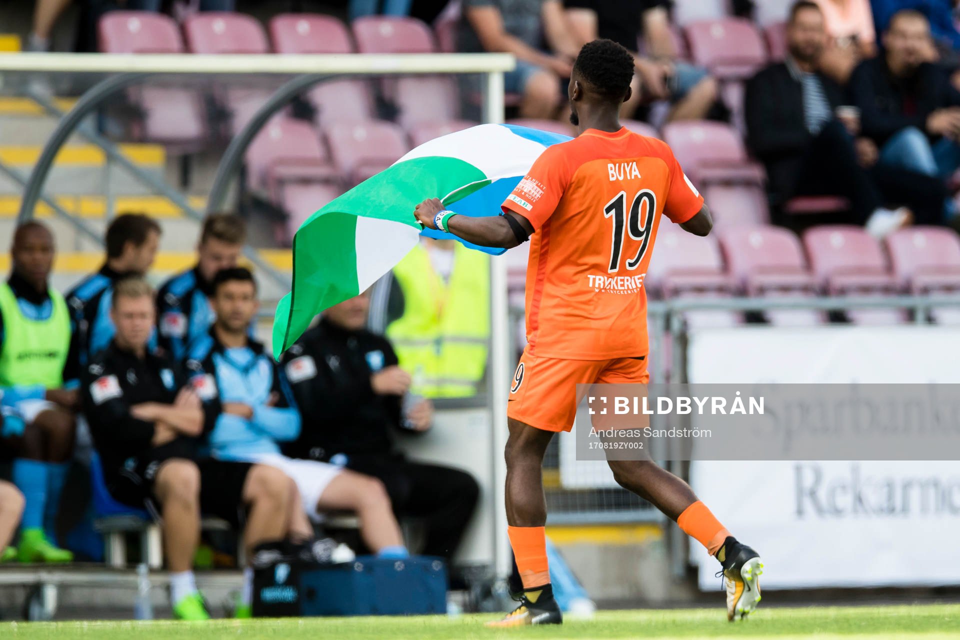 AFC Eskilstunas Mohamed Buya Turay gör 1-0 och hämtar en