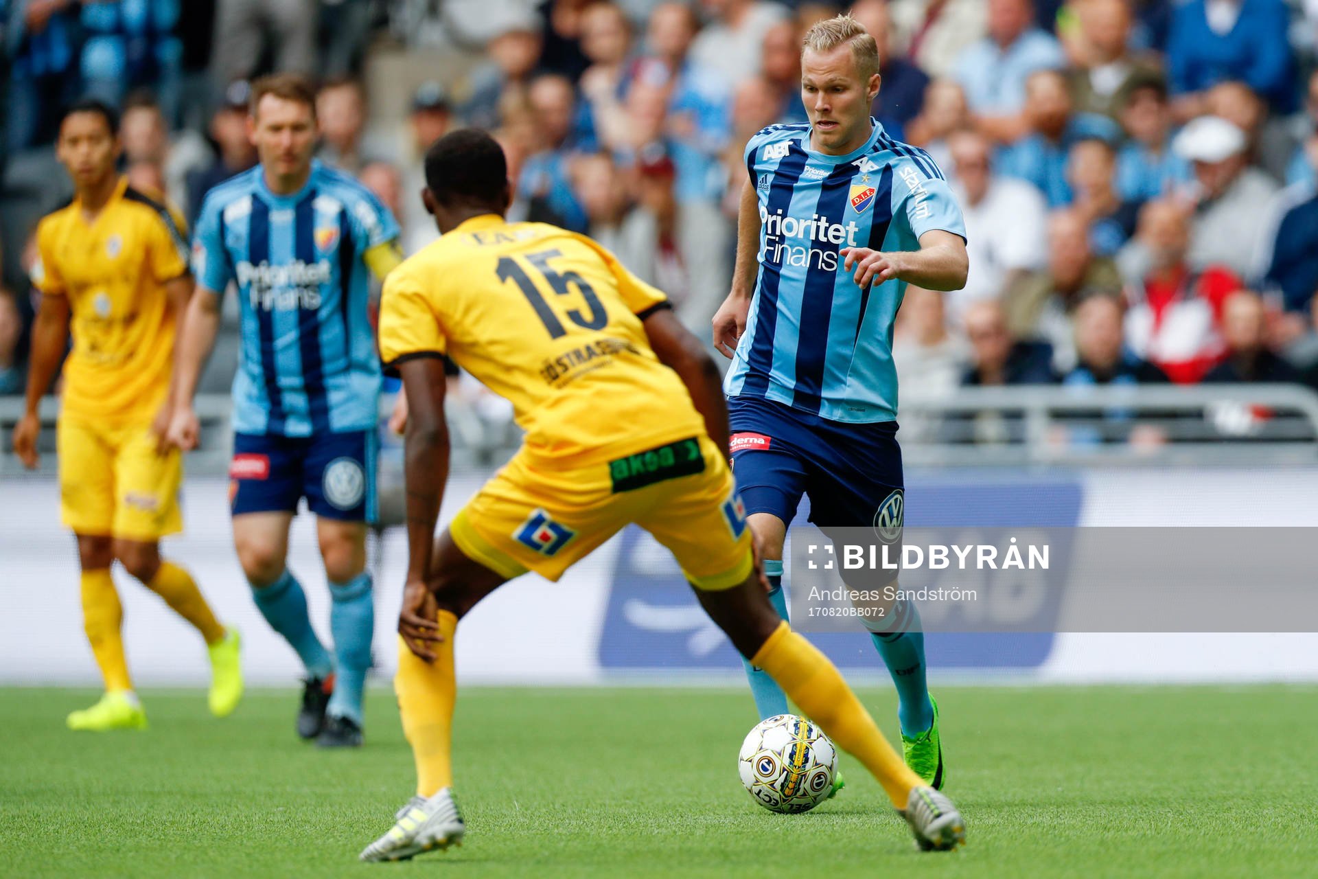 Halmstads Aboubakar Keita utmanas av Djurgårdens Gustav