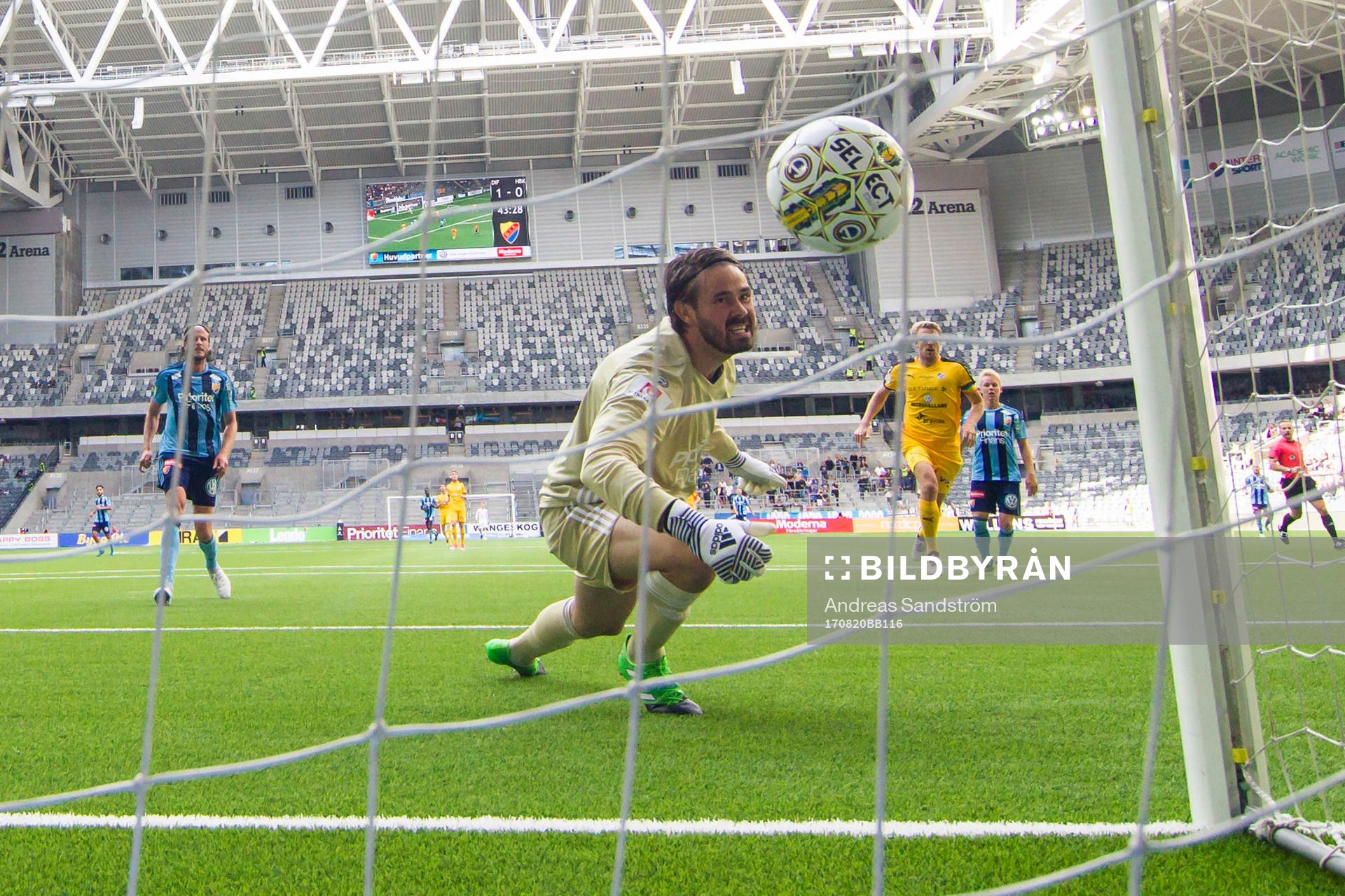 Djurgårdens målvakt Tommi Vaiho släpper in 1-1 på skott
