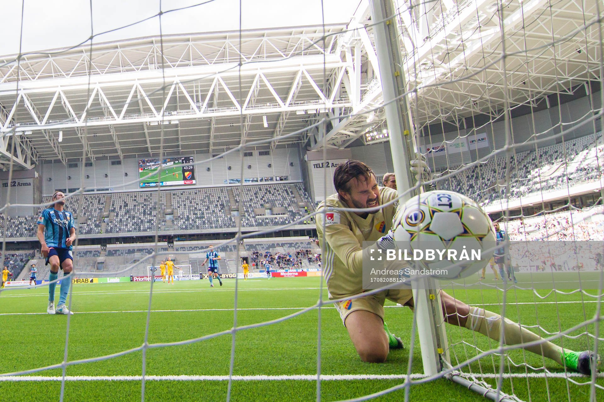 Djurgårdens målvakt Tommi Vaiho släpper in 1-1 på skott