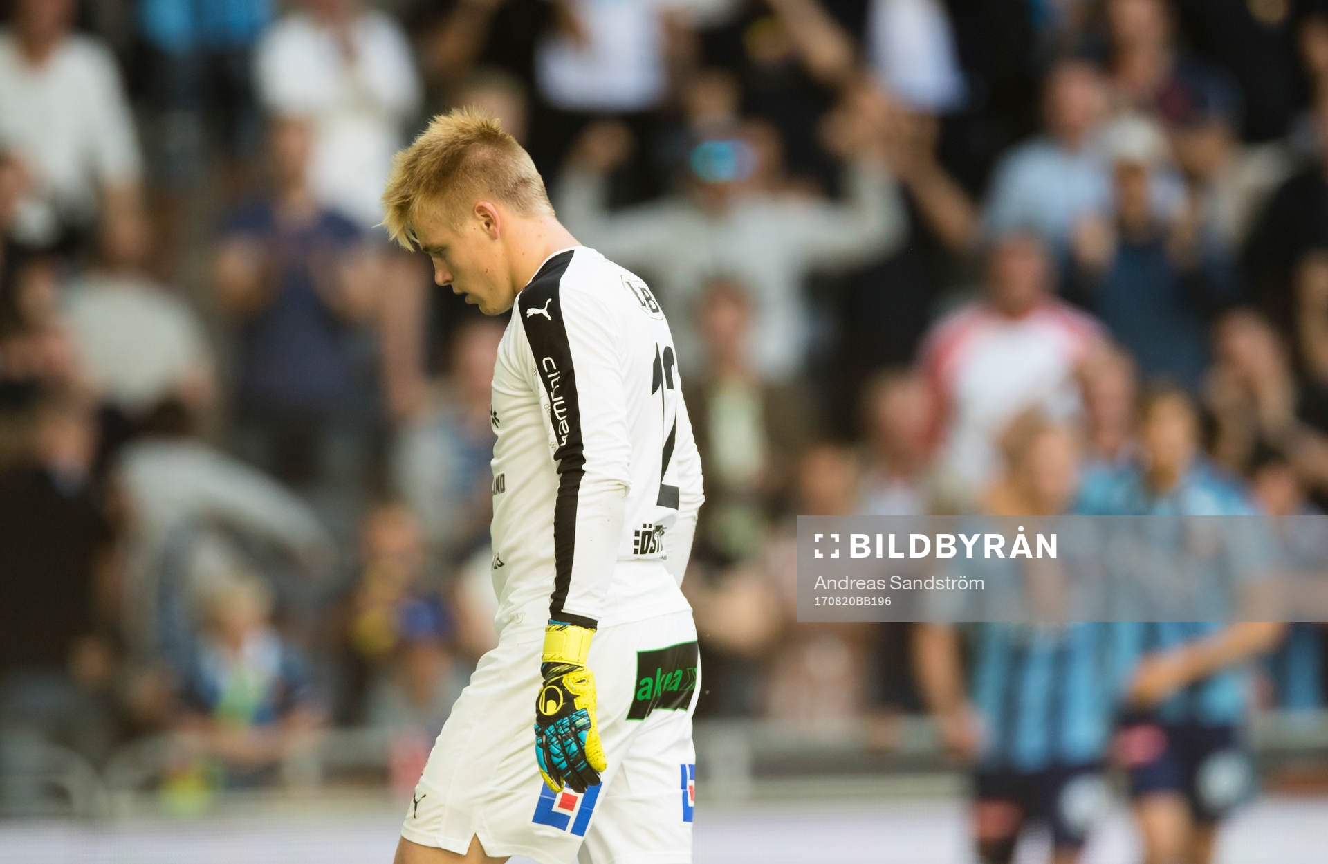 Halmstads målvakt Isak Pettersson deppar