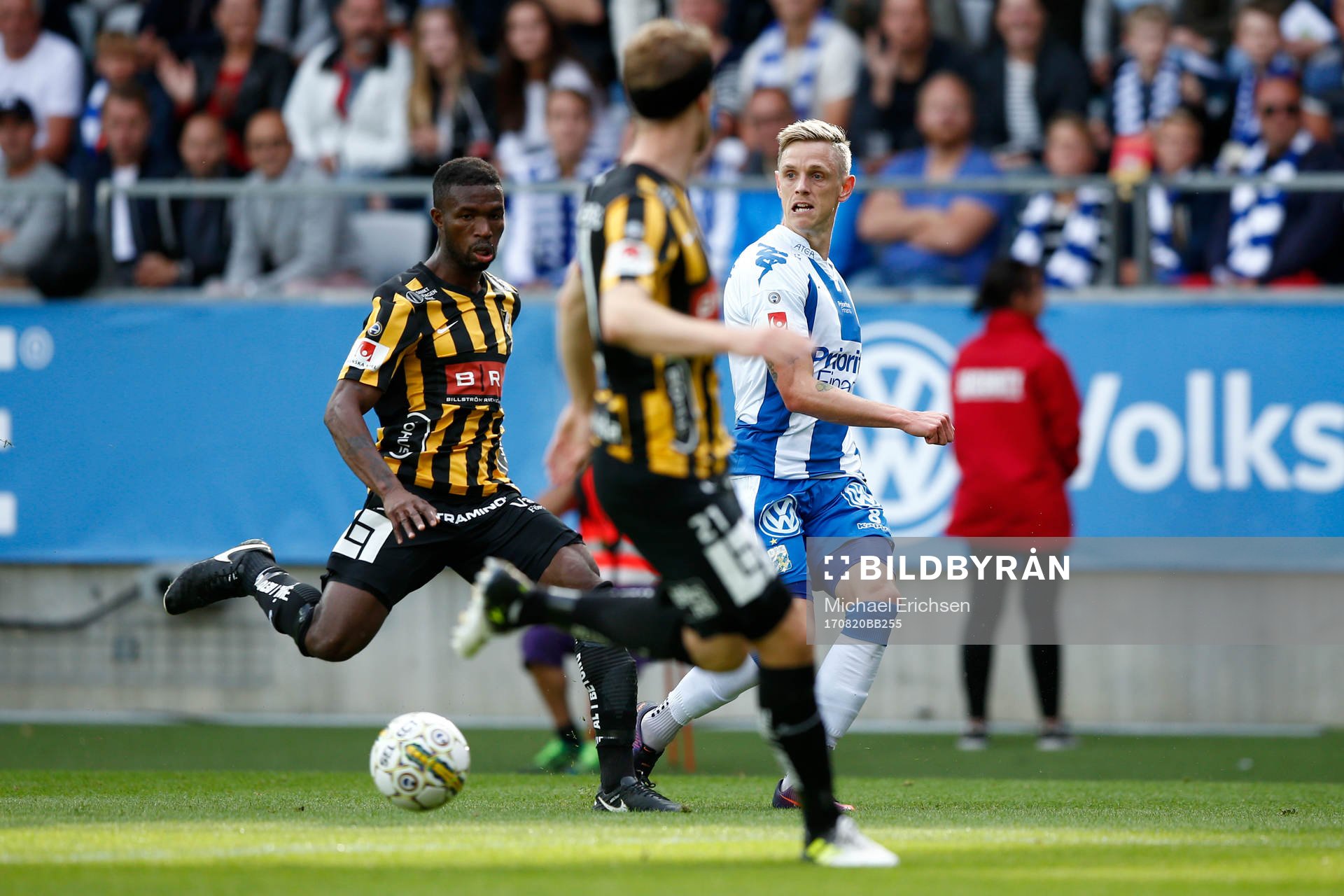IFK Göteborgs Sören Rieks och Häckens Mohammed Abubakari