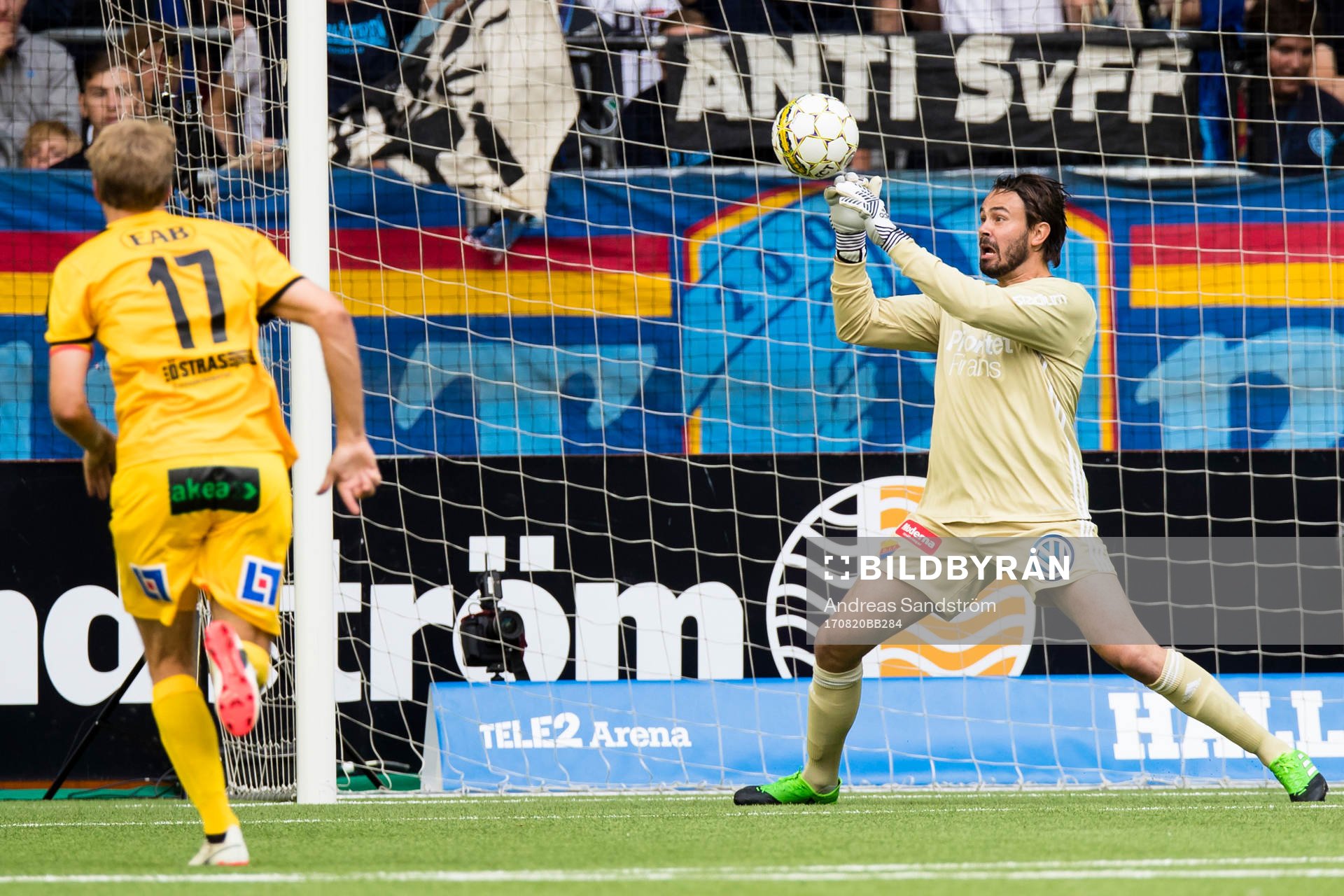 Djurgårdens målvakt Tommi Vaiho släpper in en skott