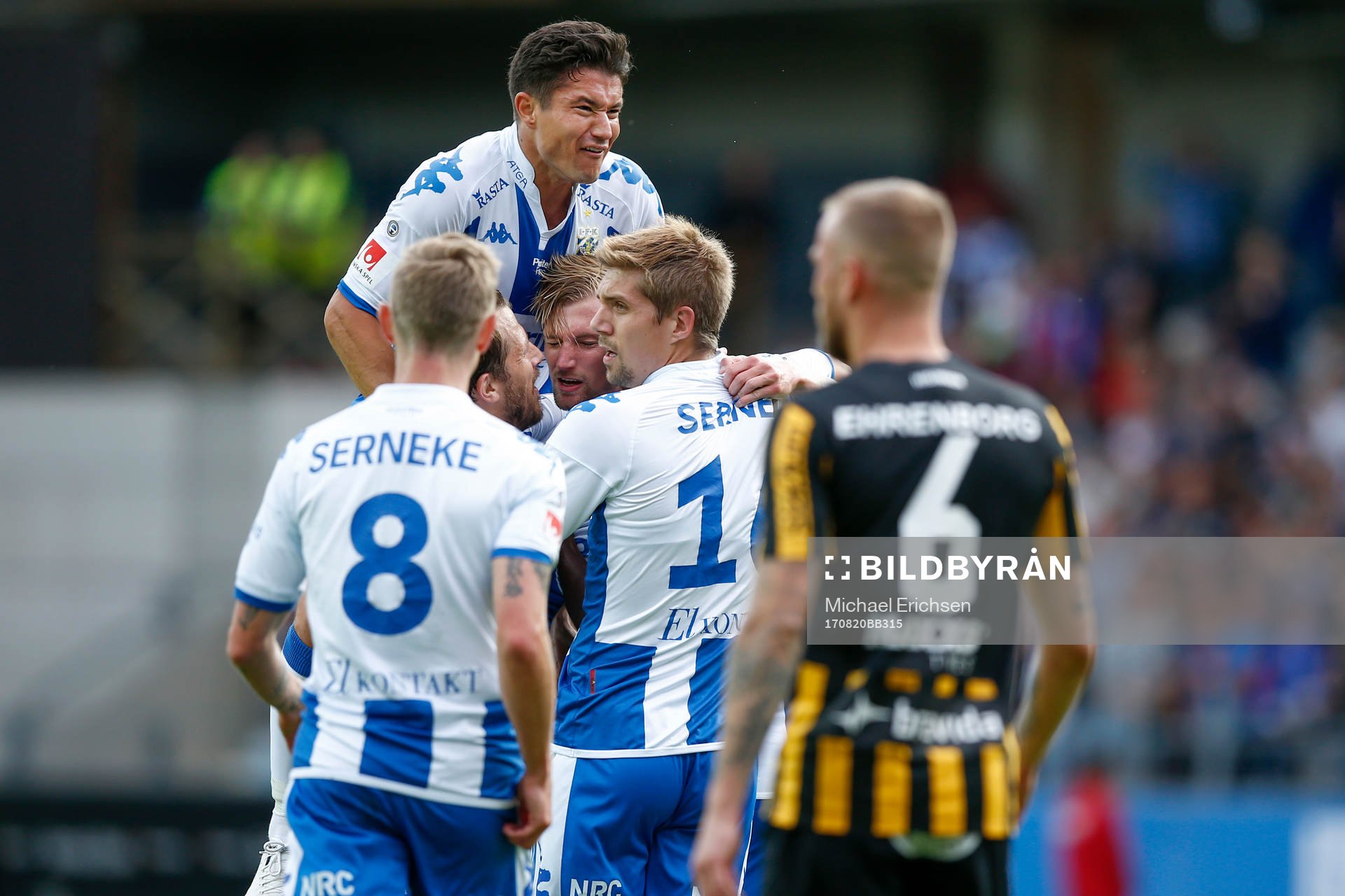 IFK Göteborgs Sebastian Eriksson jublar med lagkamraterna