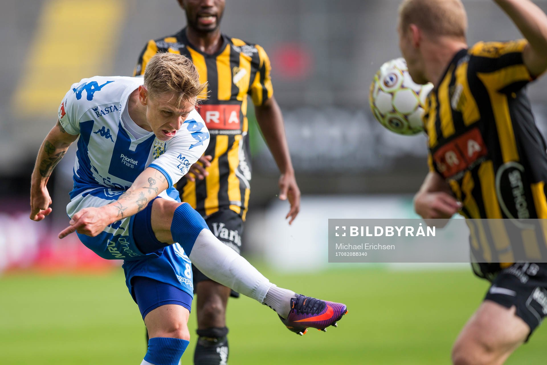 IFK Göteborgs Sören Rieks skjuter ett skott