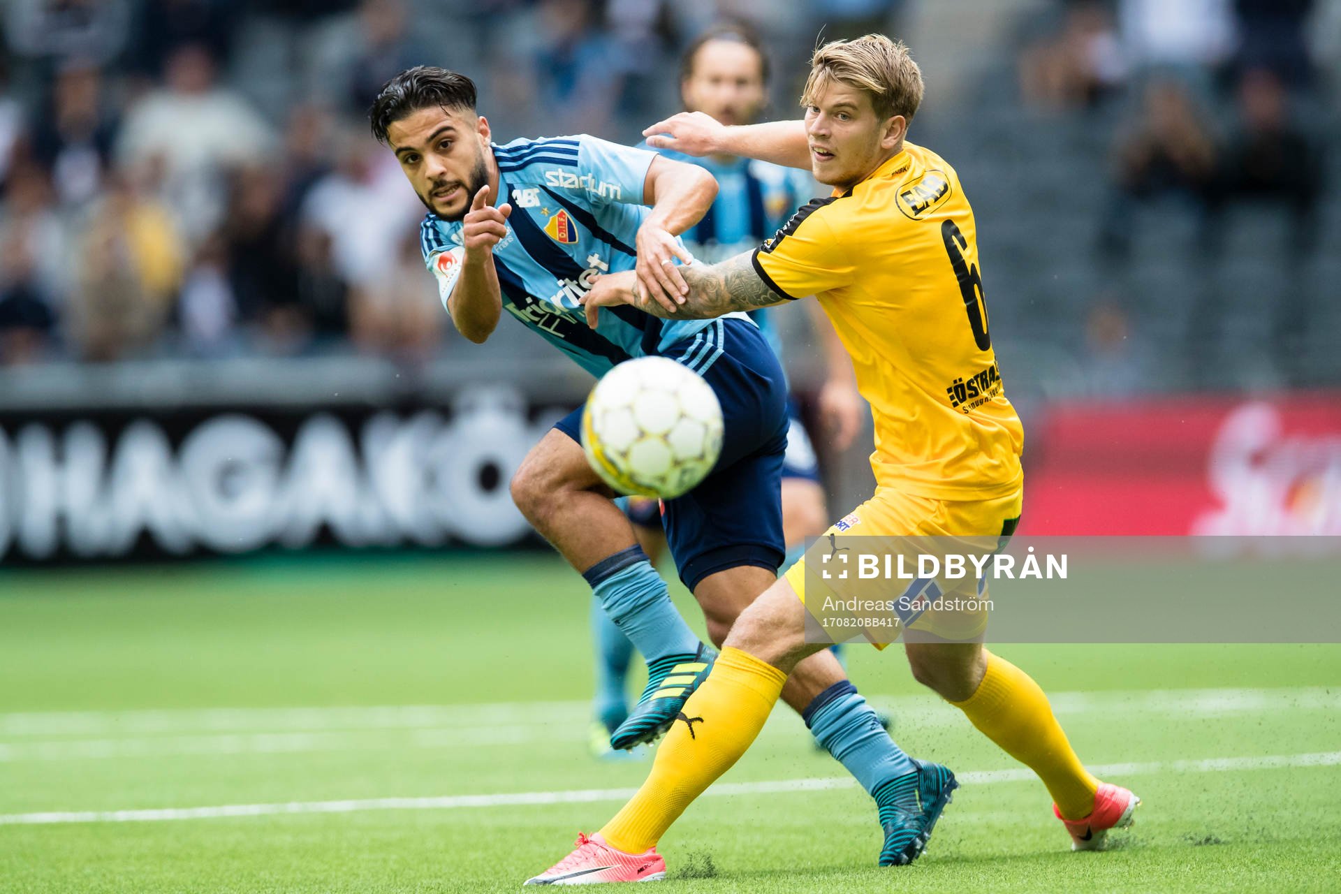 Djurgårdens Othman El Kabir och Halmstads Marcus Mathisen