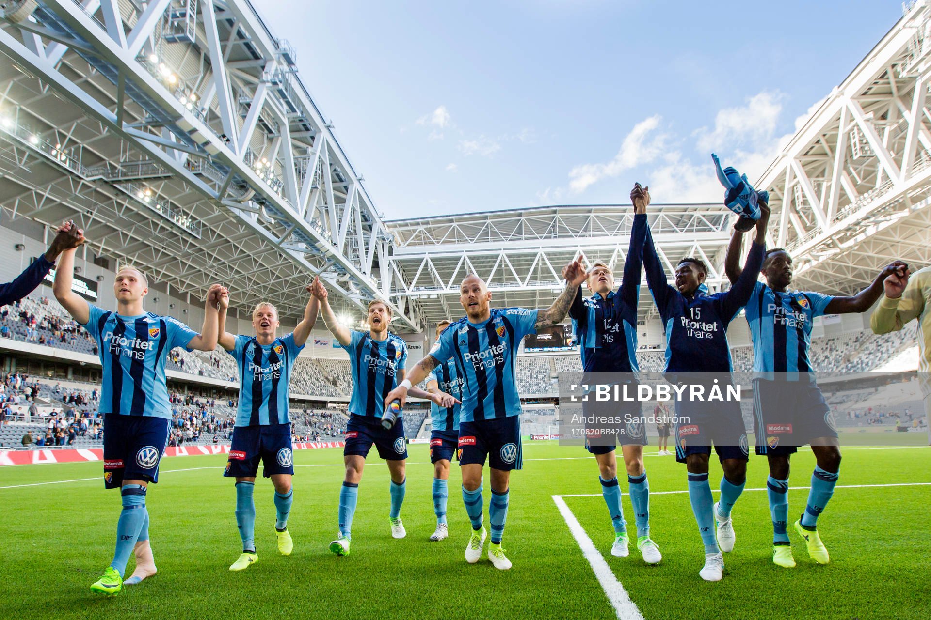 Djurgårdens spelare tackar fansen
