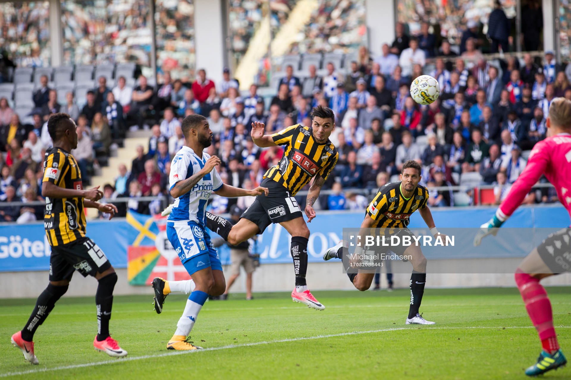 Häckens Ahmed Yasin med en nick mot IFK Göteborgs