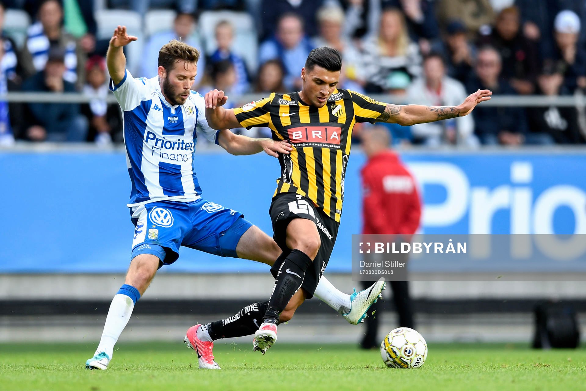 IFK Göteborgs Emil Salomonsson och Häckens Ahmad Yasin