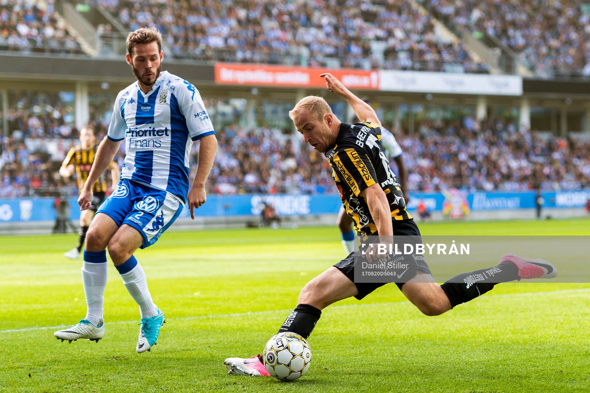IFK Göteborgs Emil Salomonsson och Häckens Kari Arkivuo