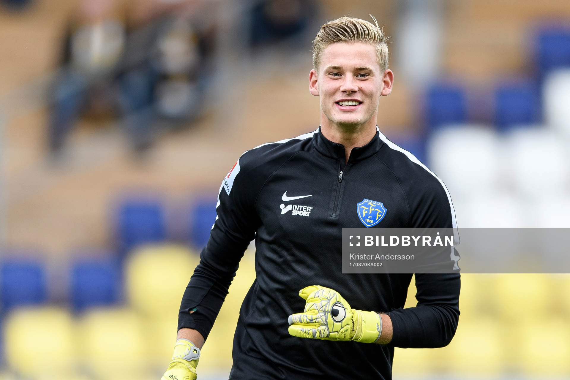 Falkenbergs målvakt Johan Brattberg före fotbollsmatchen
