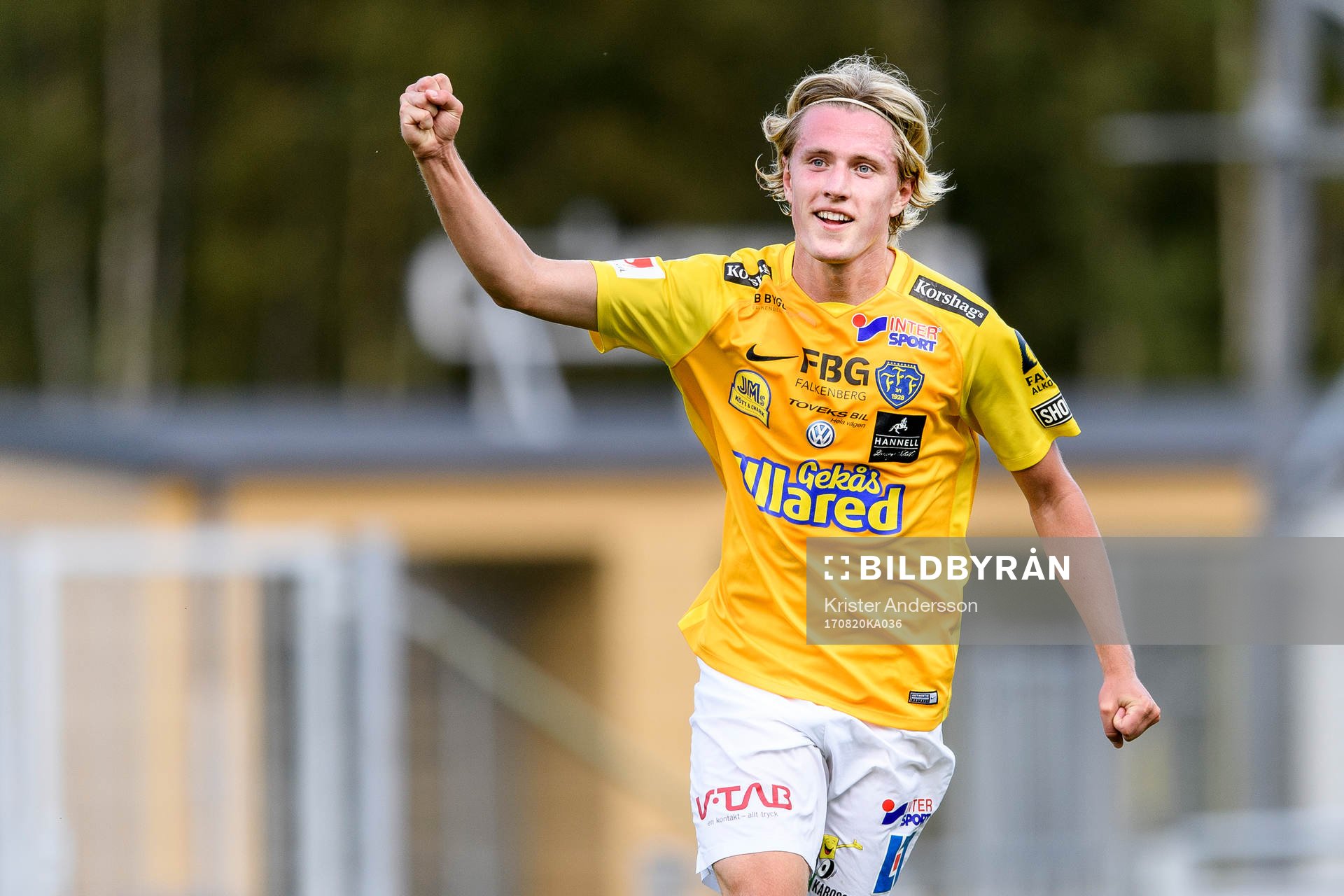 Falkenbergs Viktor Götesson jublar efter 1-0 under fotbollsmatchen i Superettan mellan Falkenberg och Åtvidaberg den 20 augusti 2017 i Falkenberg.