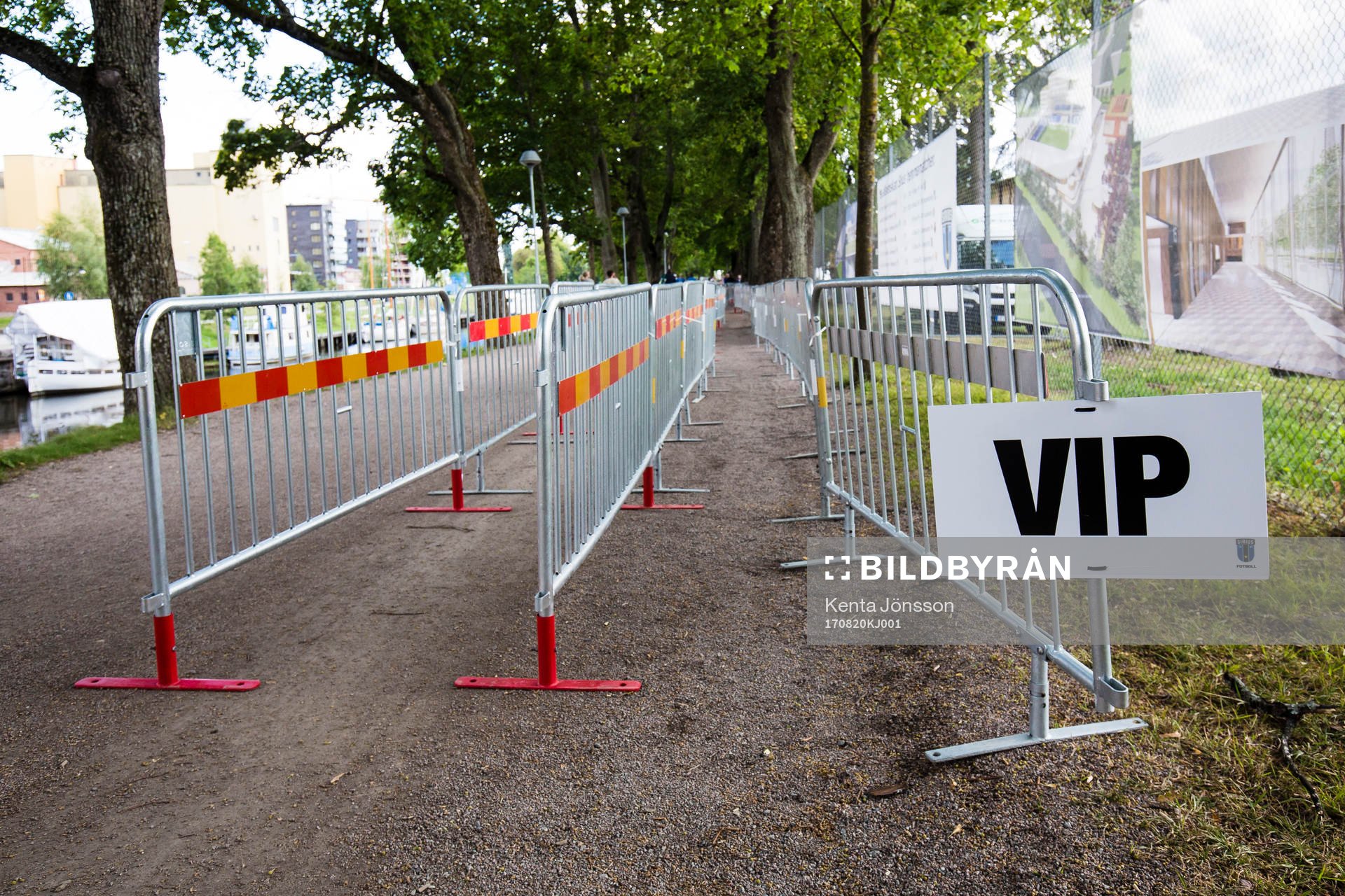 Staket och en publikfålla för VIP utanför Studenternas