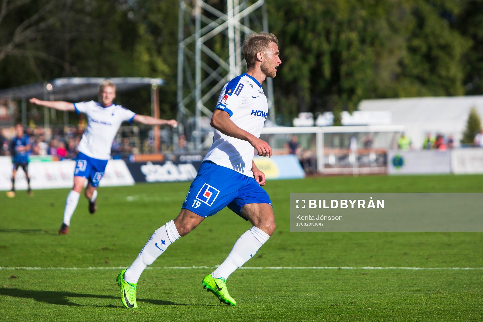 Norrköpings Sebastian Andersson jublar med