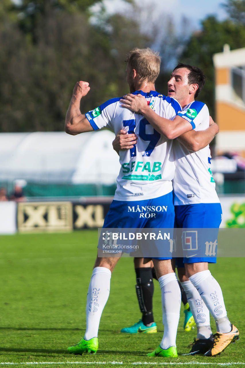 Norrköpings Sebastian Andersson jublar med Nikola Tkalcic