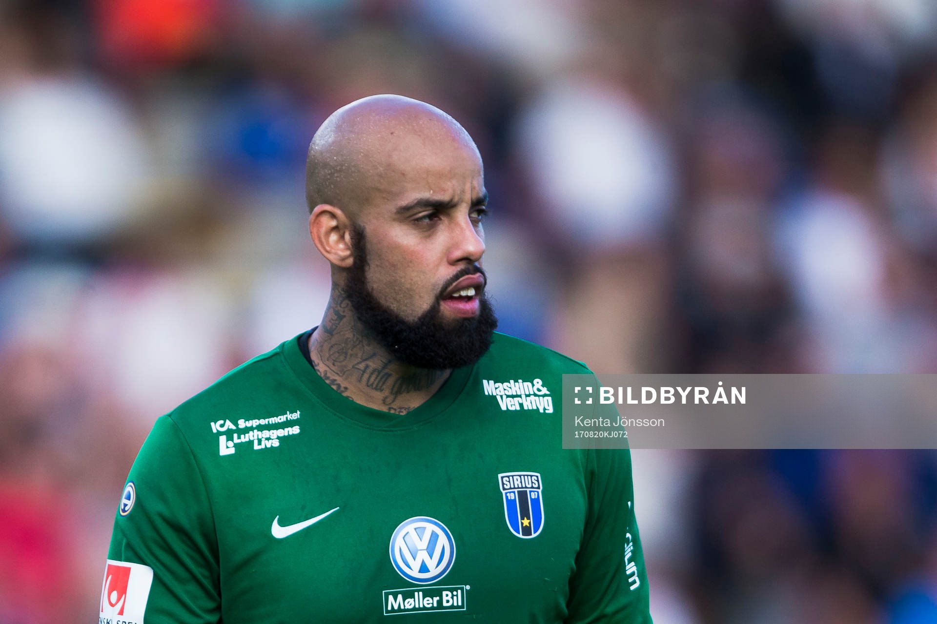 Sirius målvakt Joshua Wicks deppar