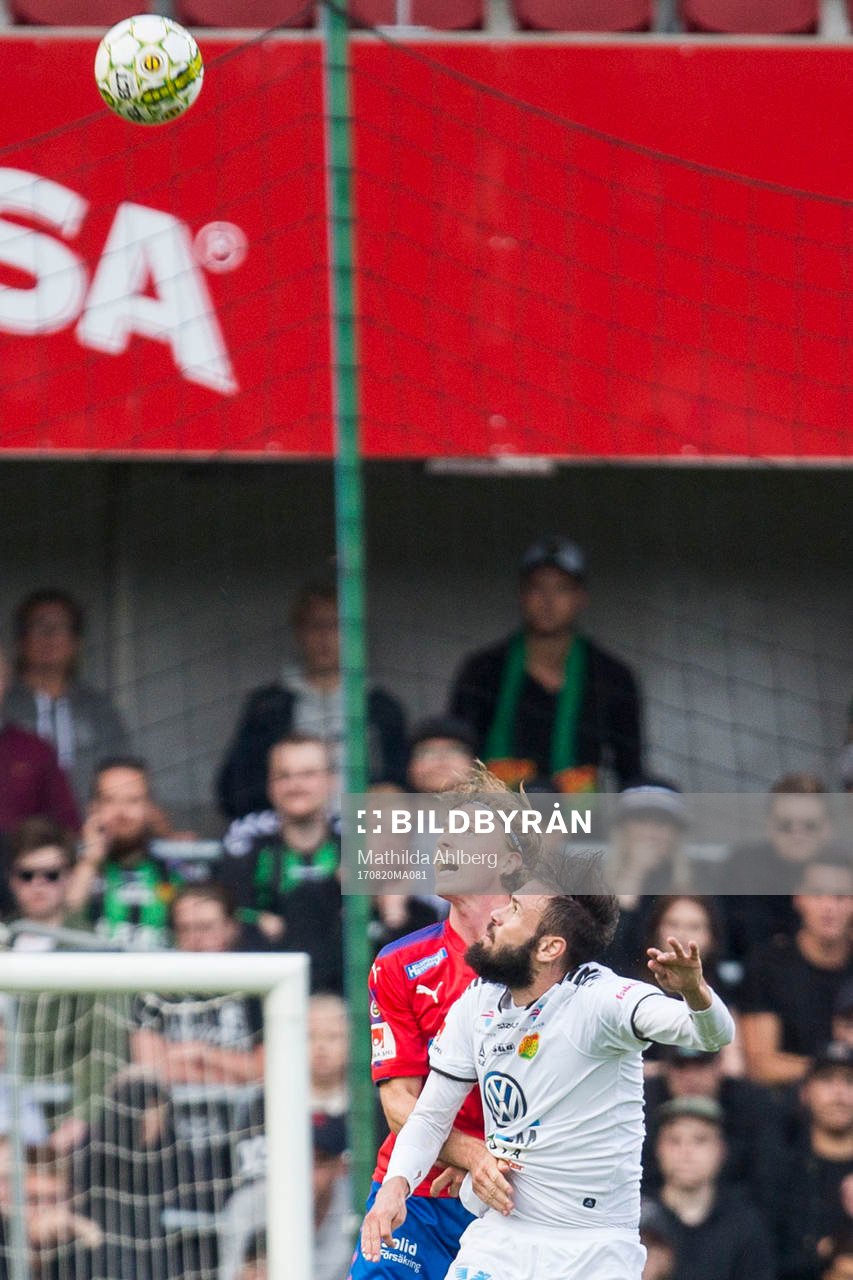 Helsingborgs Carl Johansson och GAIS Mavrudis Bougaidis  i