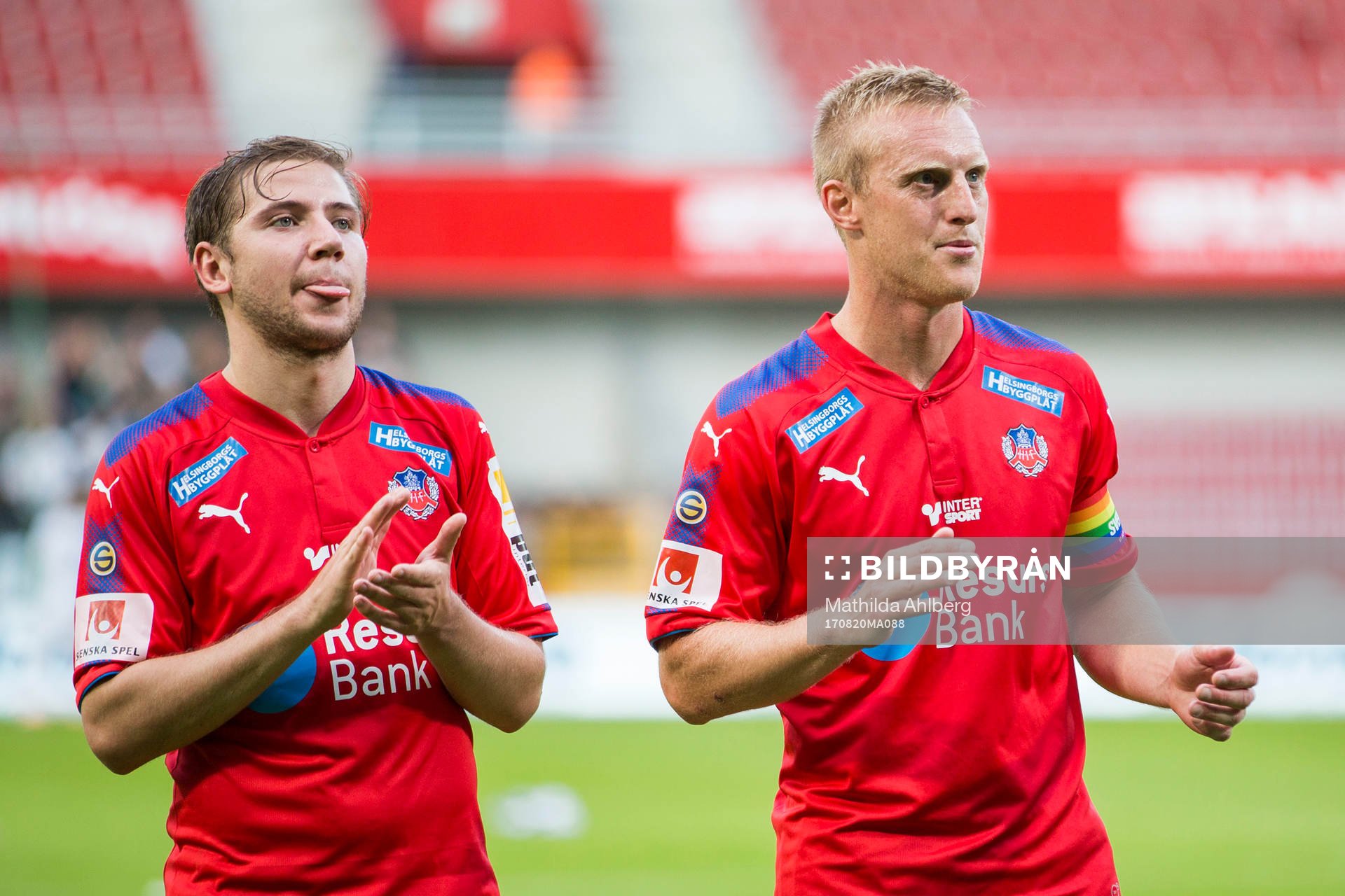 Helsingborgs Darijan Bojanic och Peter Larsson tackar