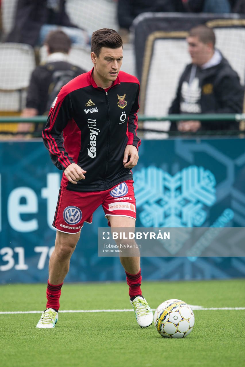 Östersunds Jamie Hopcutt värmer upp