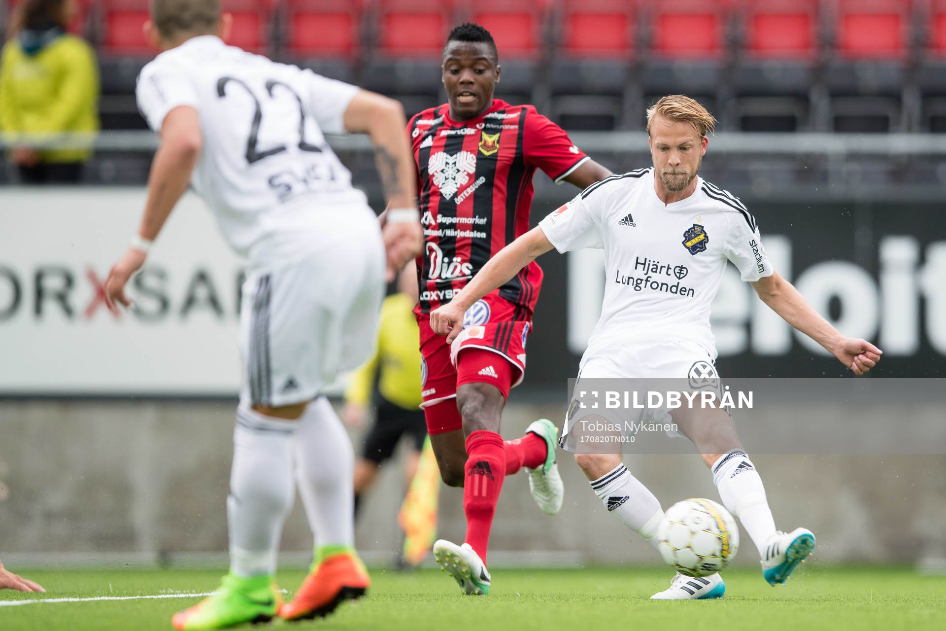 s Daniel Sundgren skjuter in 0-1 målet