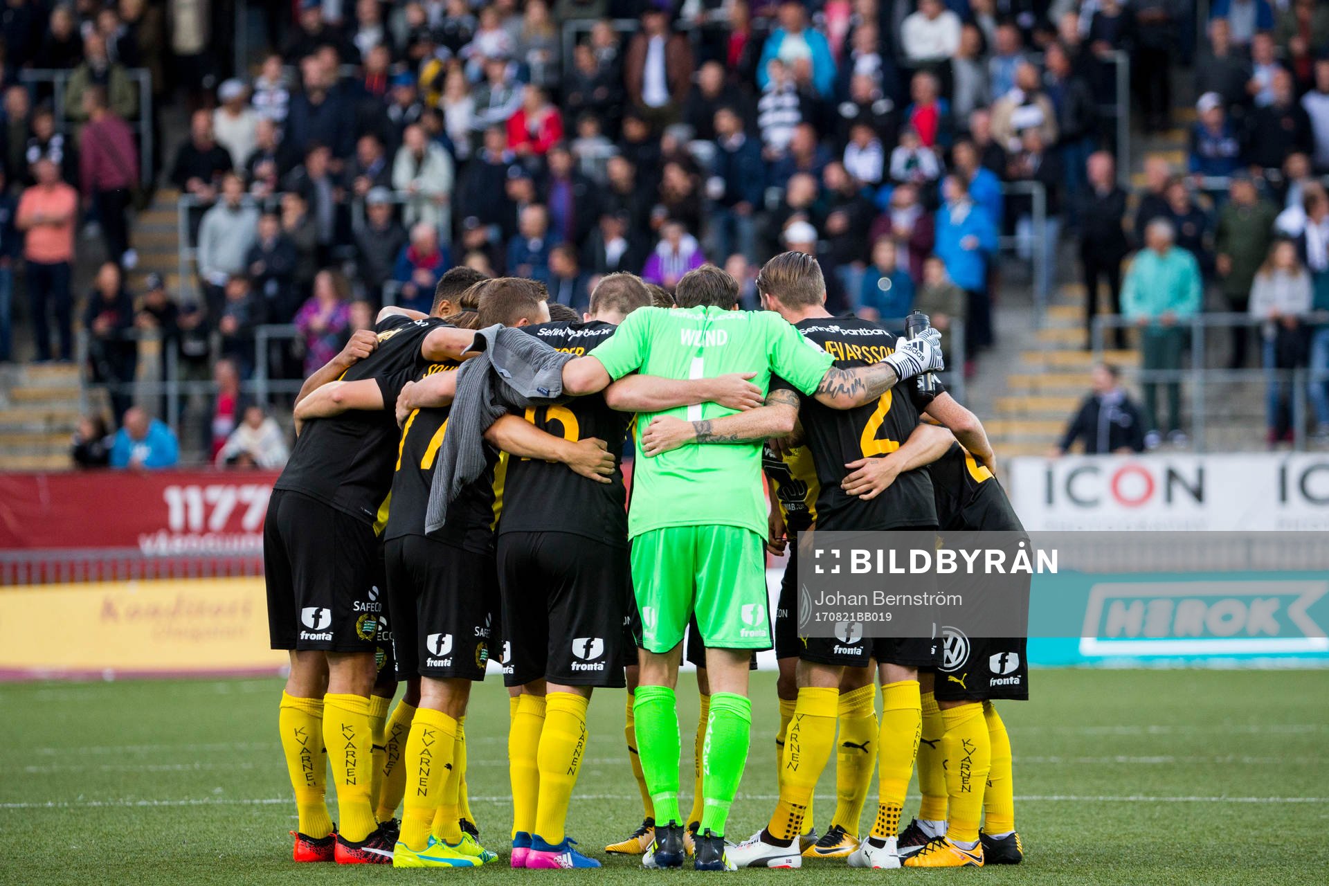 Hammarbys spelare samlas