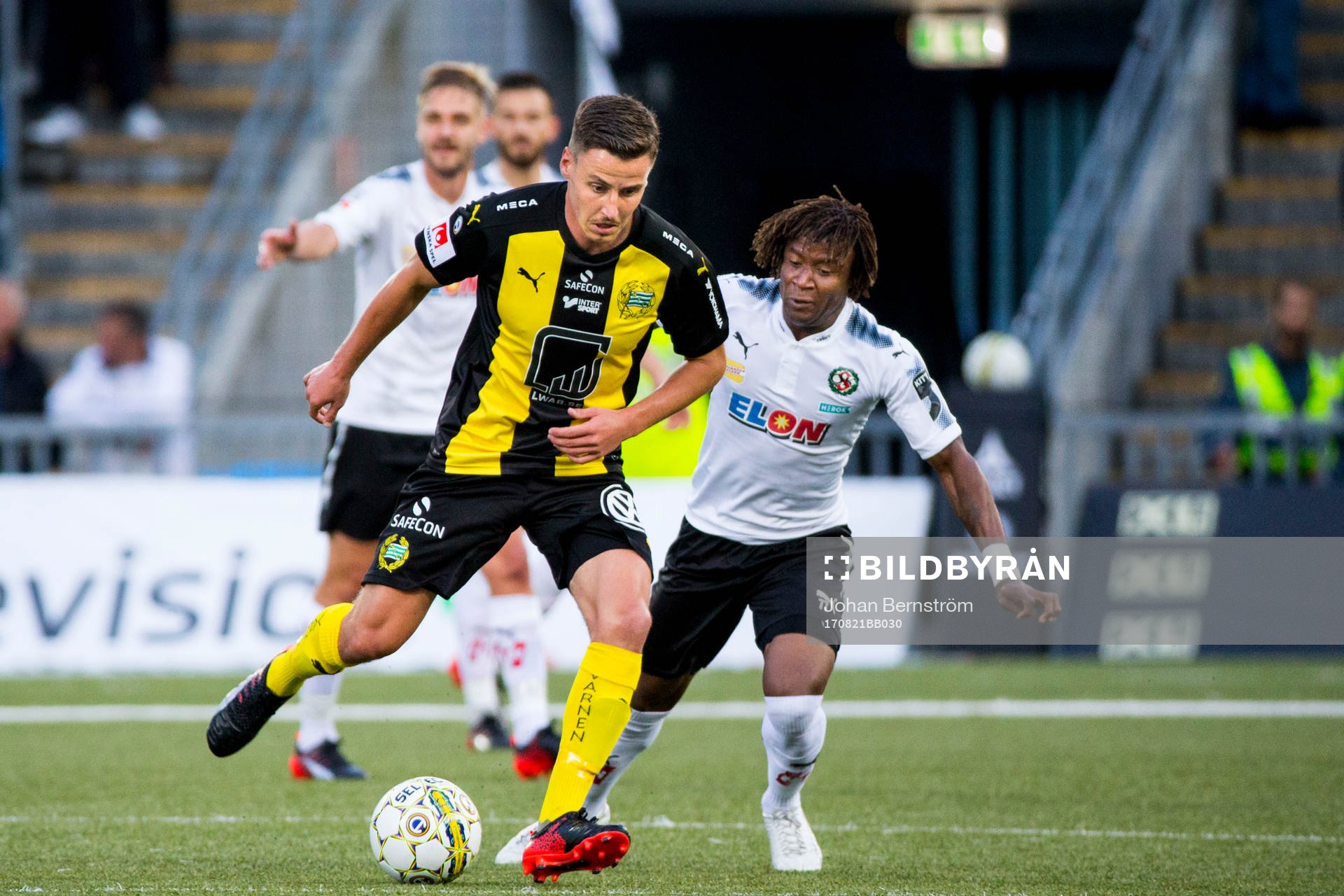 Hammarbys Jeppe Andersen och Örebros Kennedy Igboananike