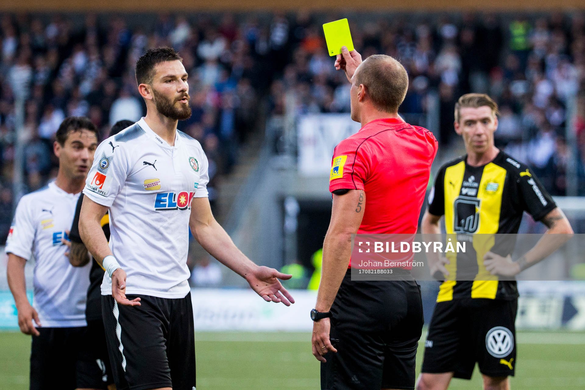 Örebros Brendan Hines-Ike får gult kort