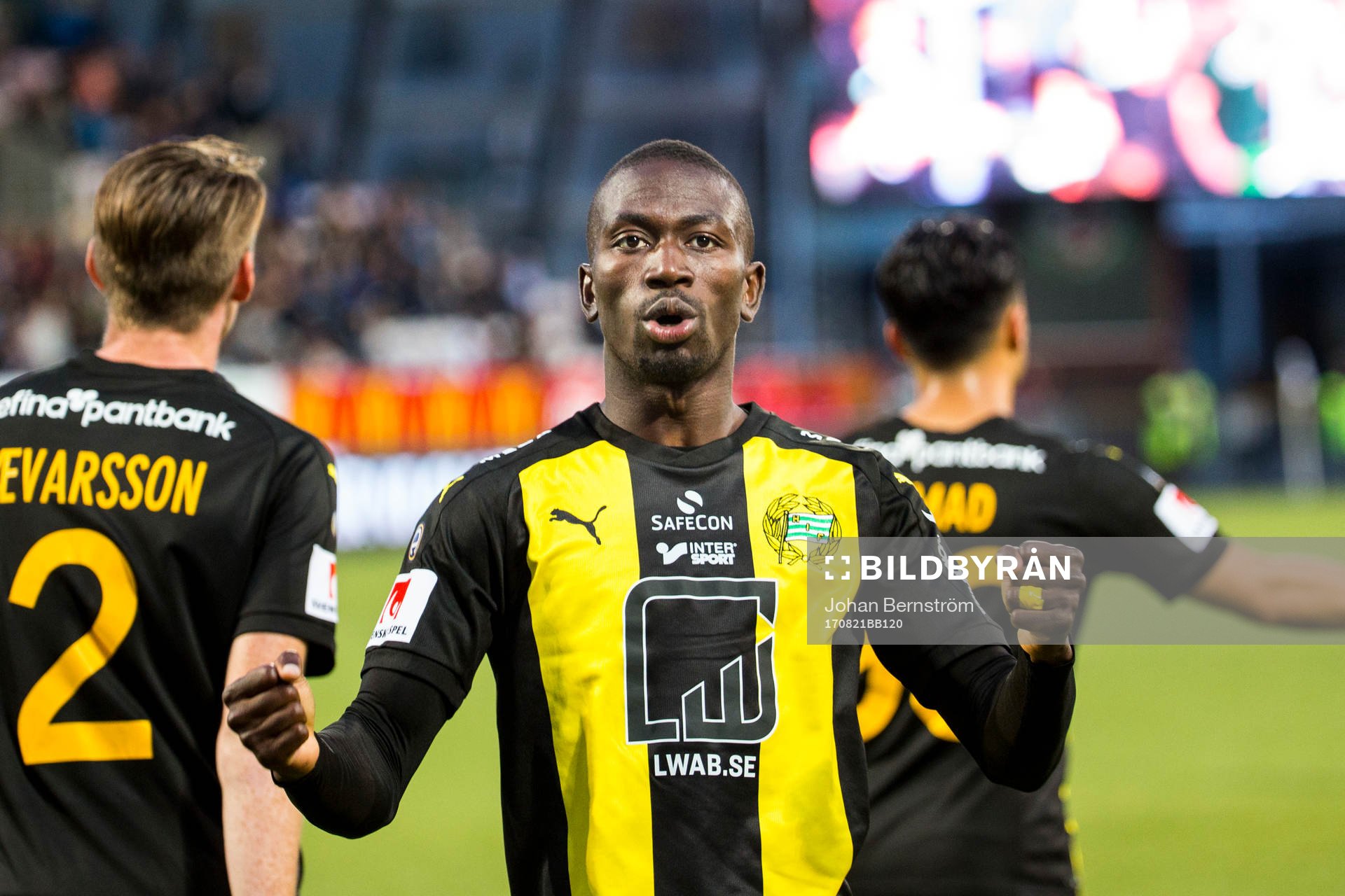 Hammarbys Pa Amat Dibba jublar efter sitt 3-0 under fotbollsmatchen i Allsvenskan mellan Örebro och Hammarby den 21 augusti 2017 i Örebro.