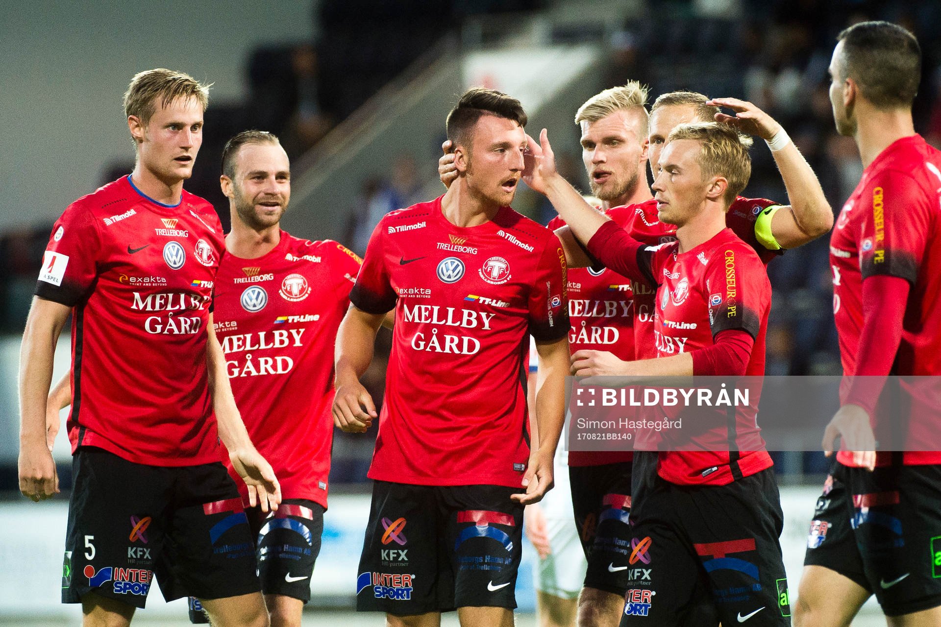 Trelleborgs Alexander Blomqvist jublar med lagkamraterna