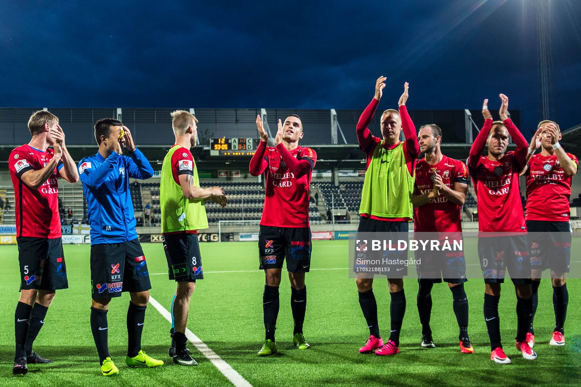 Trelleborgs spelare jublar efter fotbollsmatchen i Superettan mellan Gefle och Trelleborg den 21 augusti  2017 i Gävle.